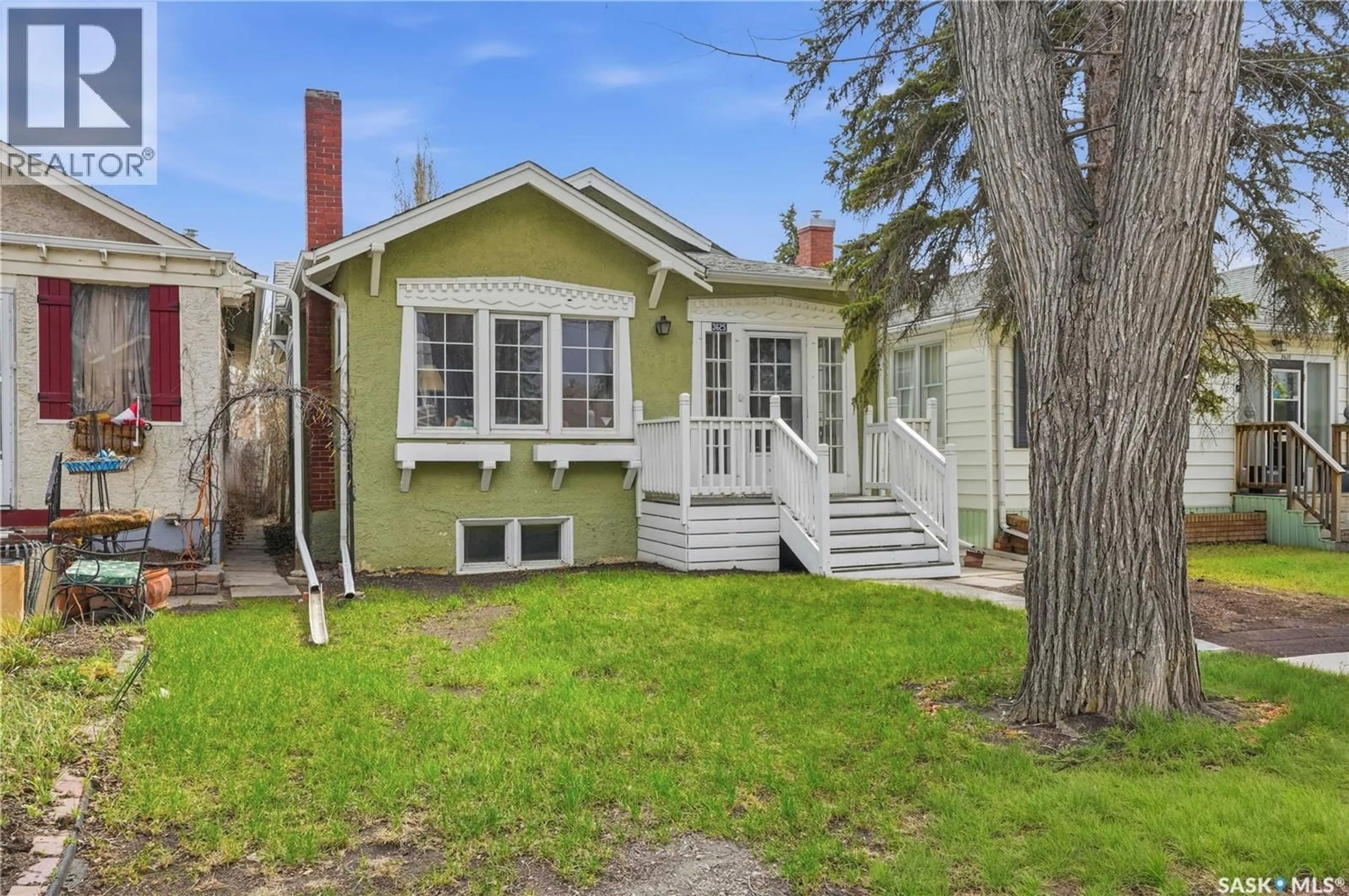Home with vinyl exterior material, street for 3625 VICTORIA AVENUE, Regina Saskatchewan S4T1M4