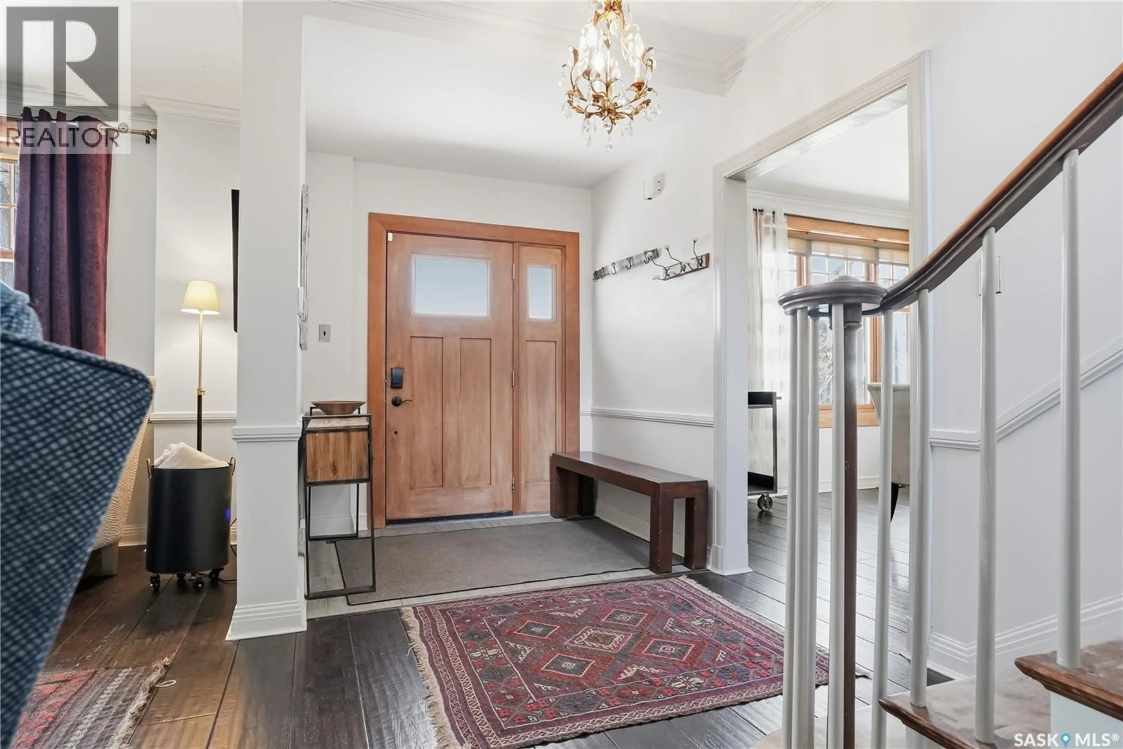 Indoor entryway for 208 SASKATCHEWAN CRESCENT, Saskatoon Saskatchewan S7M0A5