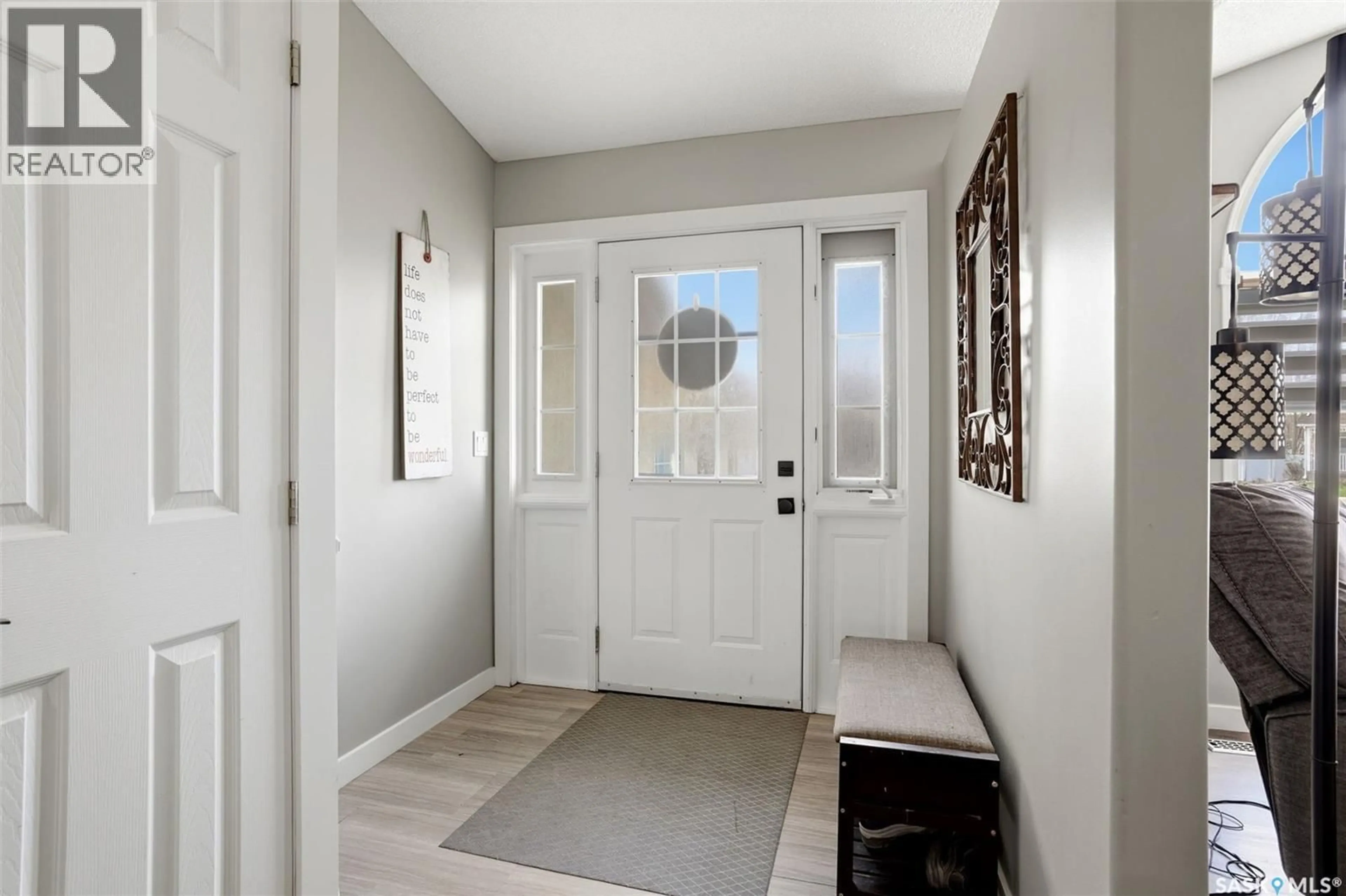 Indoor entryway for N - 1248 BOEHM BAY, Regina Saskatchewan S4X4M2