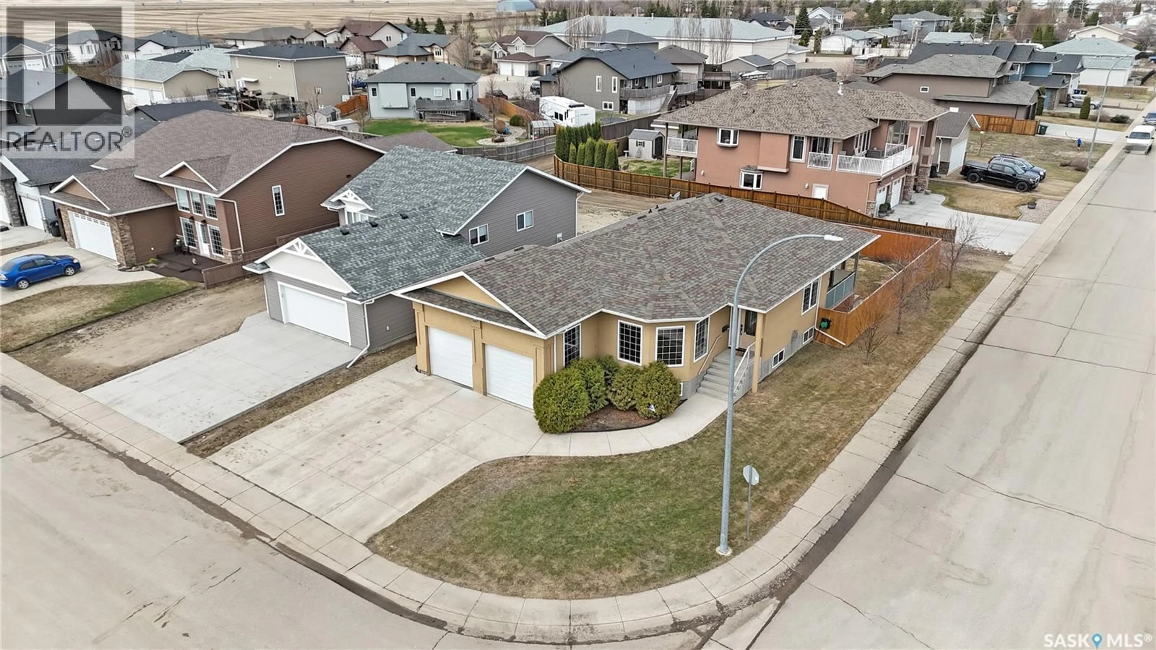 A pic from outside/outdoor area/front of a property/back of a property/a pic from drone, street for 177 FINCH CRESCENT, Langham Saskatchewan S0K2L0