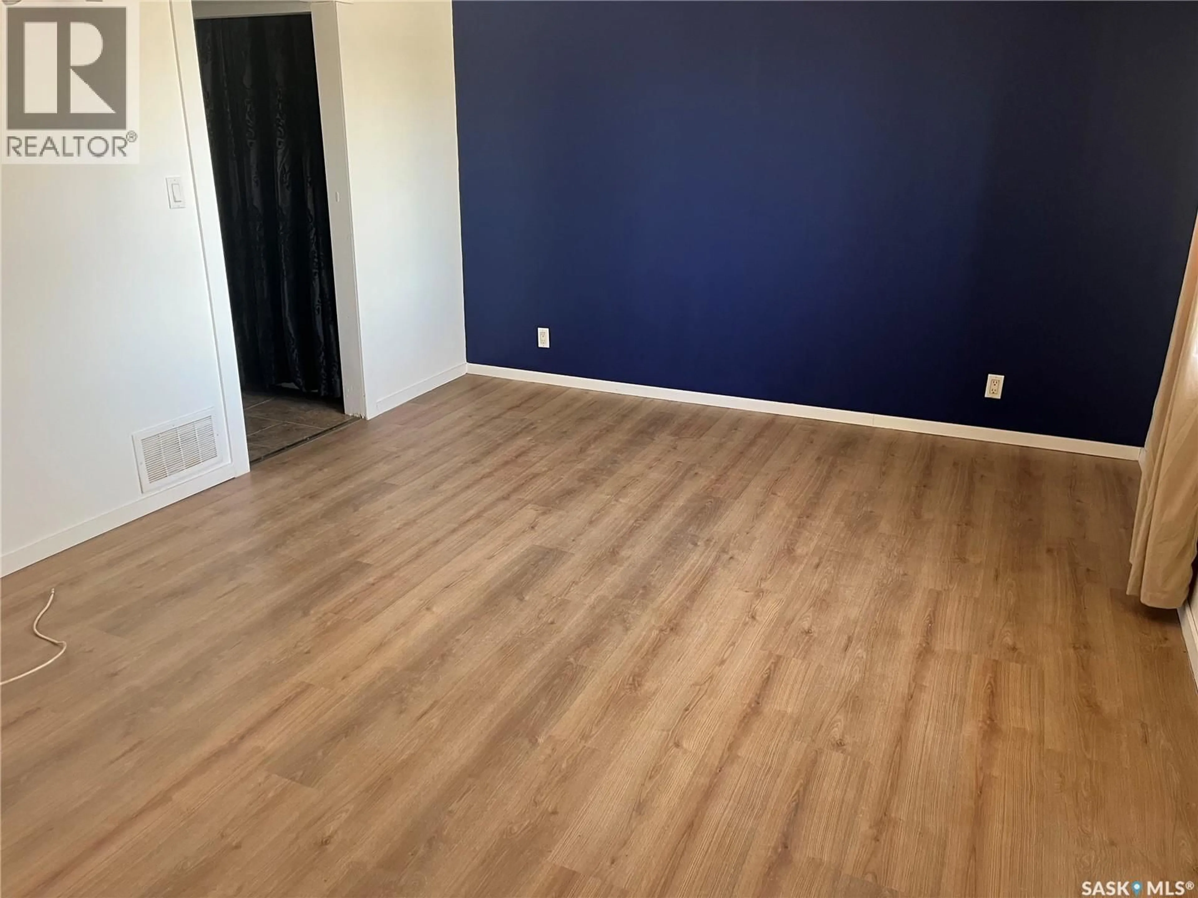 A pic of a room for 5009 8TH AVENUE, Regina Saskatchewan S4T0W4