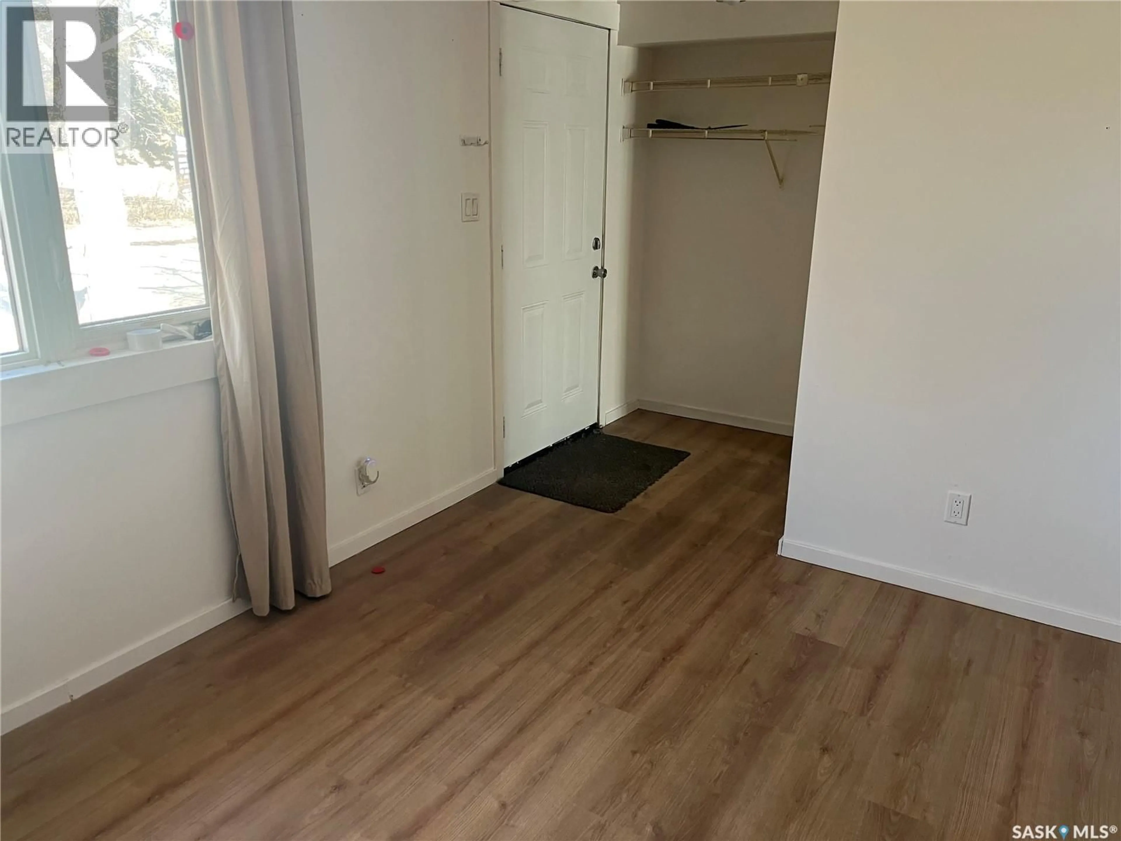 A pic of a room for 5009 8TH AVENUE, Regina Saskatchewan S4T0W4