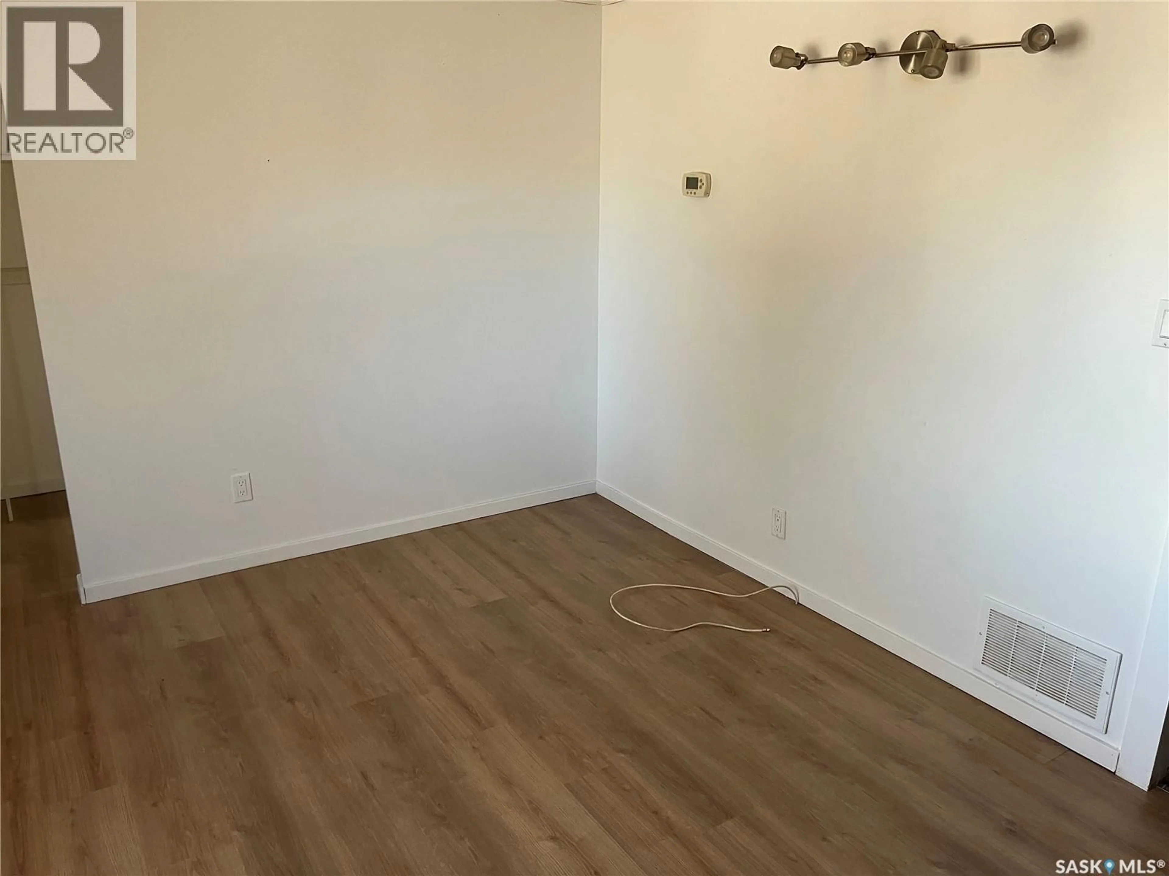 A pic of a room for 5009 8TH AVENUE, Regina Saskatchewan S4T0W4