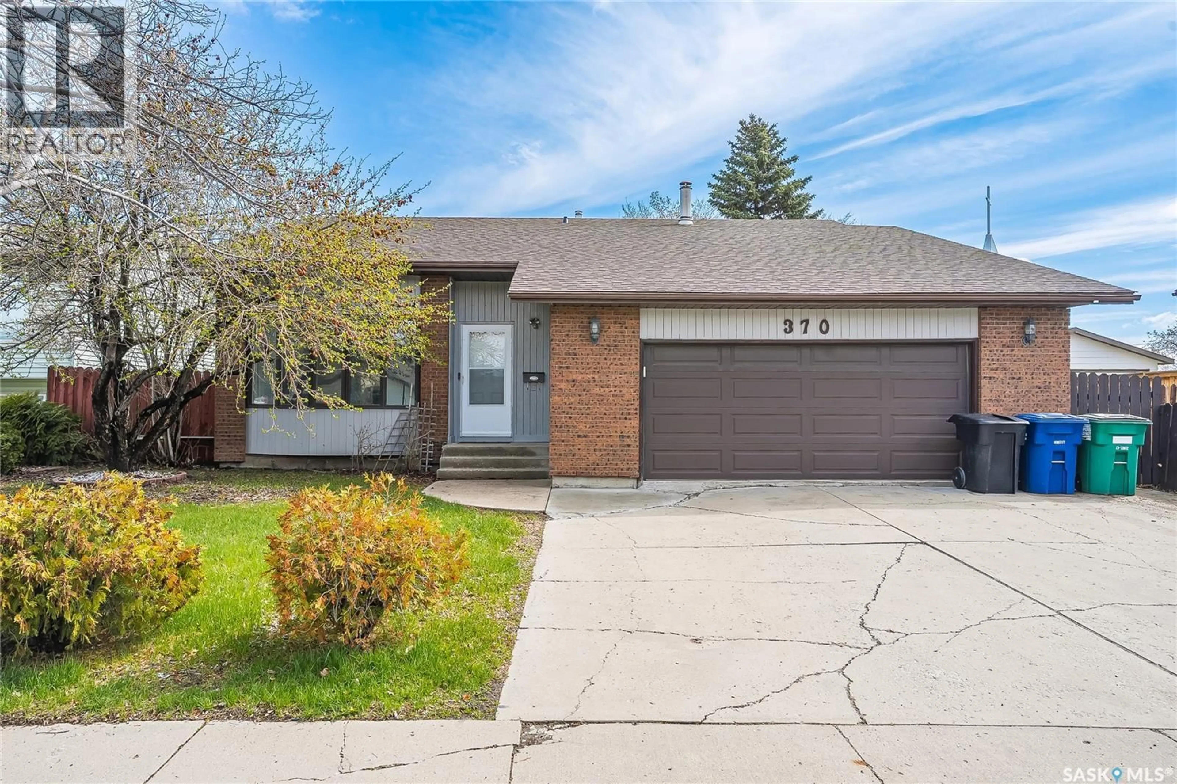 Home with brick exterior material, street for 370 KELLINS CRESCENT, Saskatoon Saskatchewan S7N2X6
