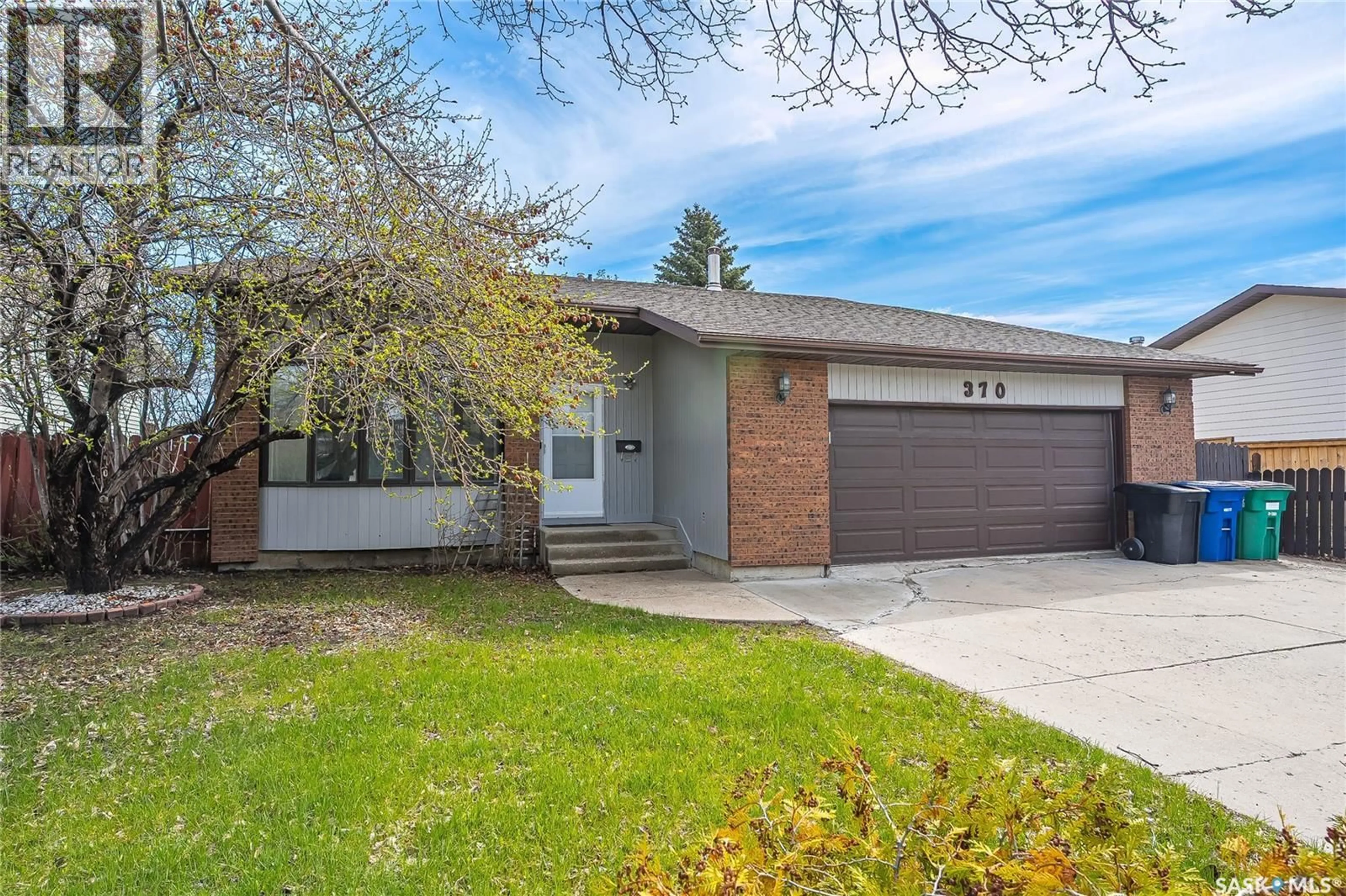 Home with brick exterior material, street for 370 KELLINS CRESCENT, Saskatoon Saskatchewan S7N2X6