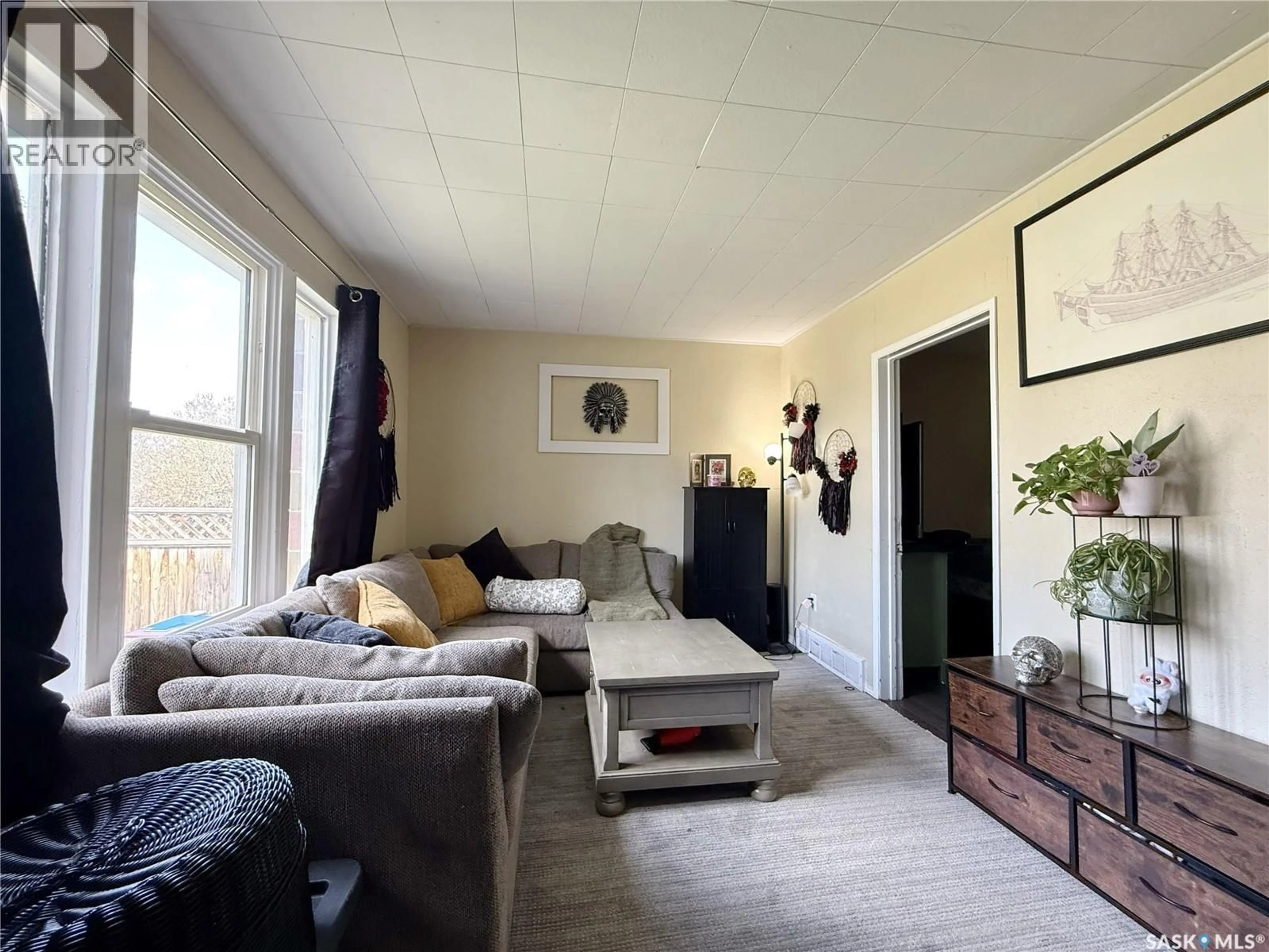 Living room with furniture, wood/laminate floor for 1228 1ST AVENUE, Saskatoon Saskatchewan S7K1Y6