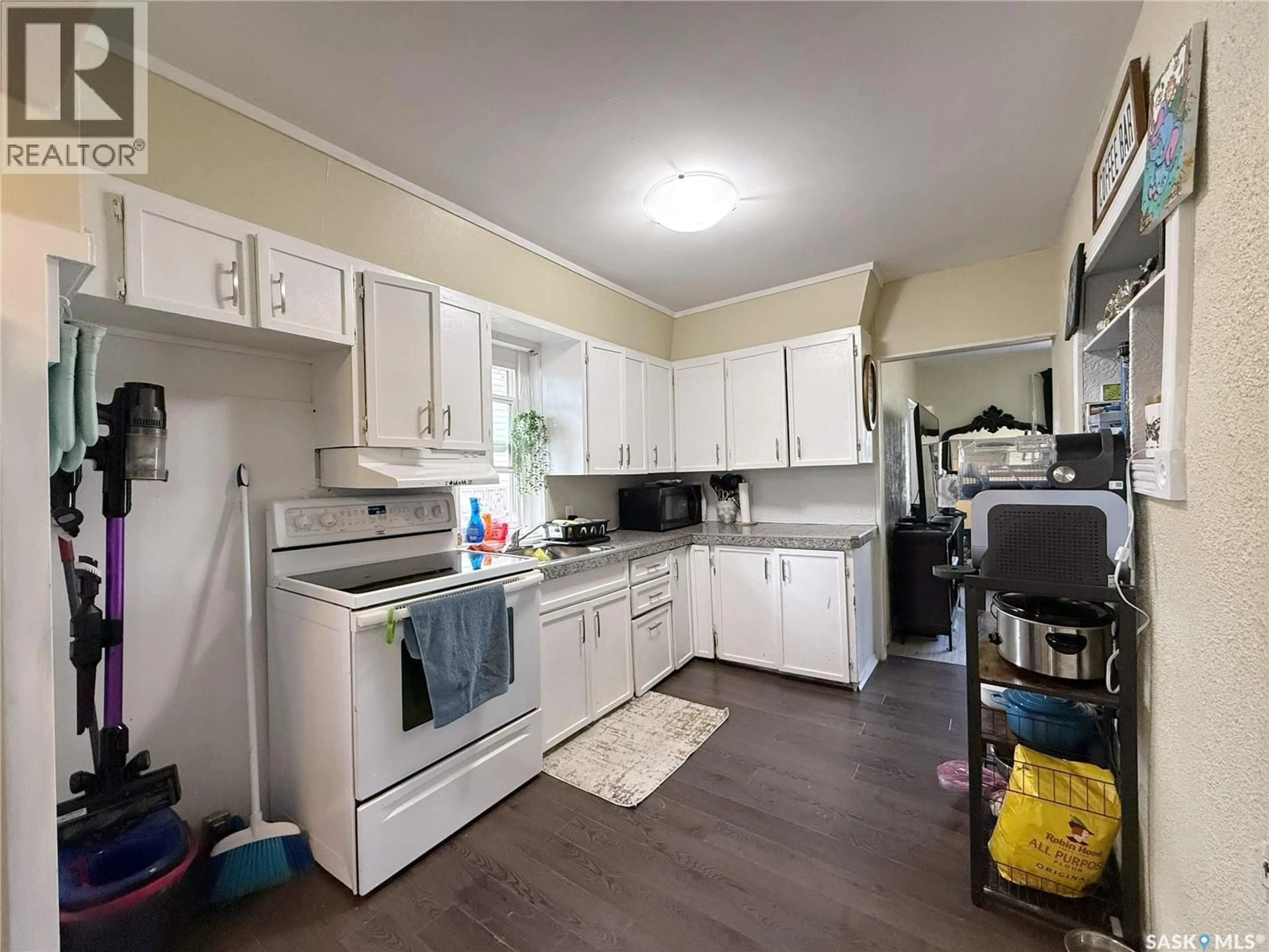 Standard kitchen, unknown for 1228 1ST AVENUE, Saskatoon Saskatchewan S7K1Y6