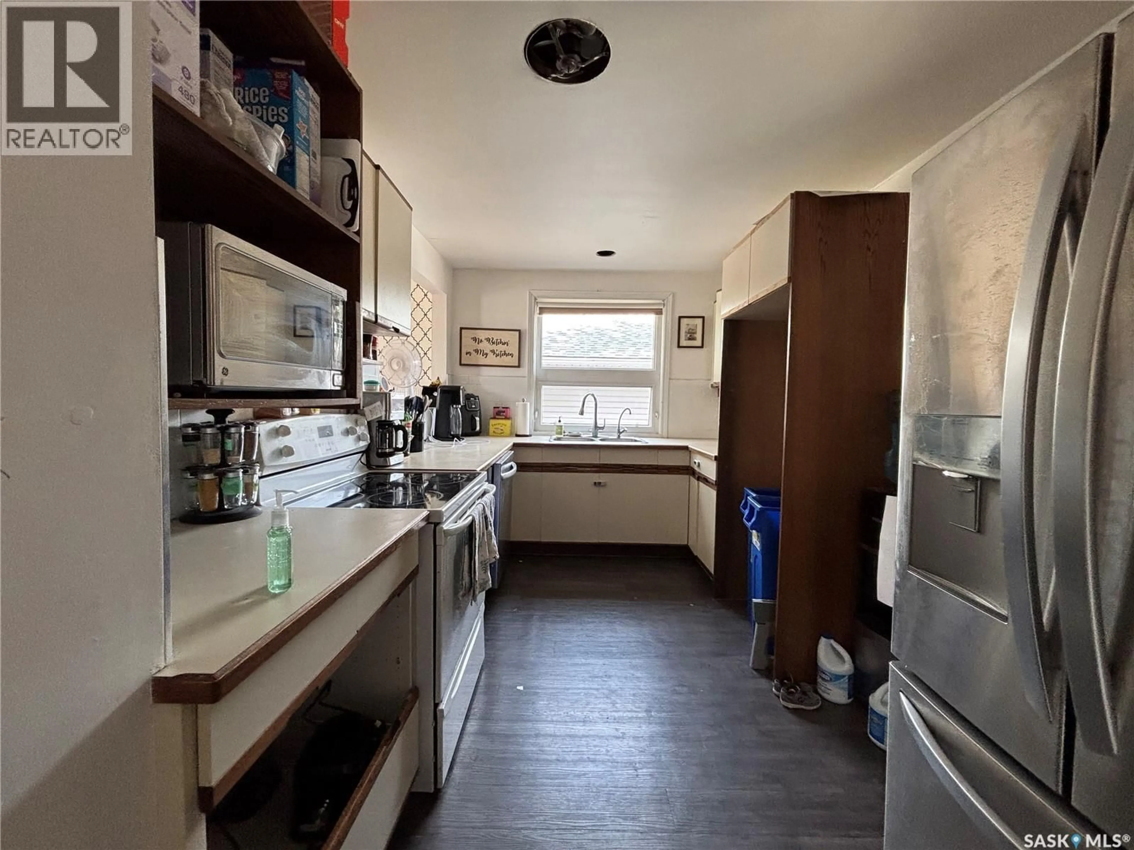 Standard kitchen, unknown for 161 HALIFAX STREET, Regina Saskatchewan S4R2W5