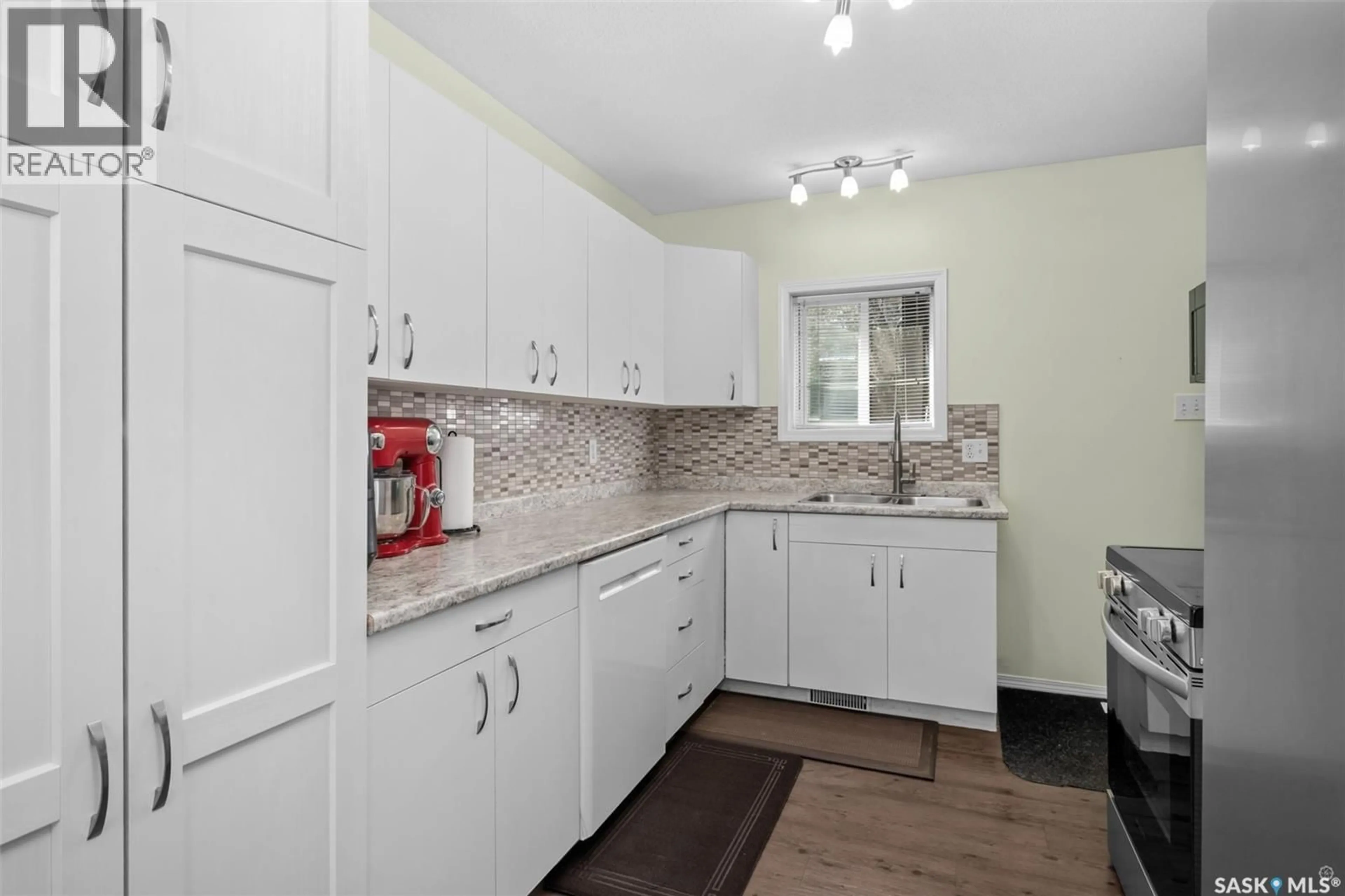 Standard kitchen, unknown for 333 19TH STREET, Prince Albert Saskatchewan S6V4C8