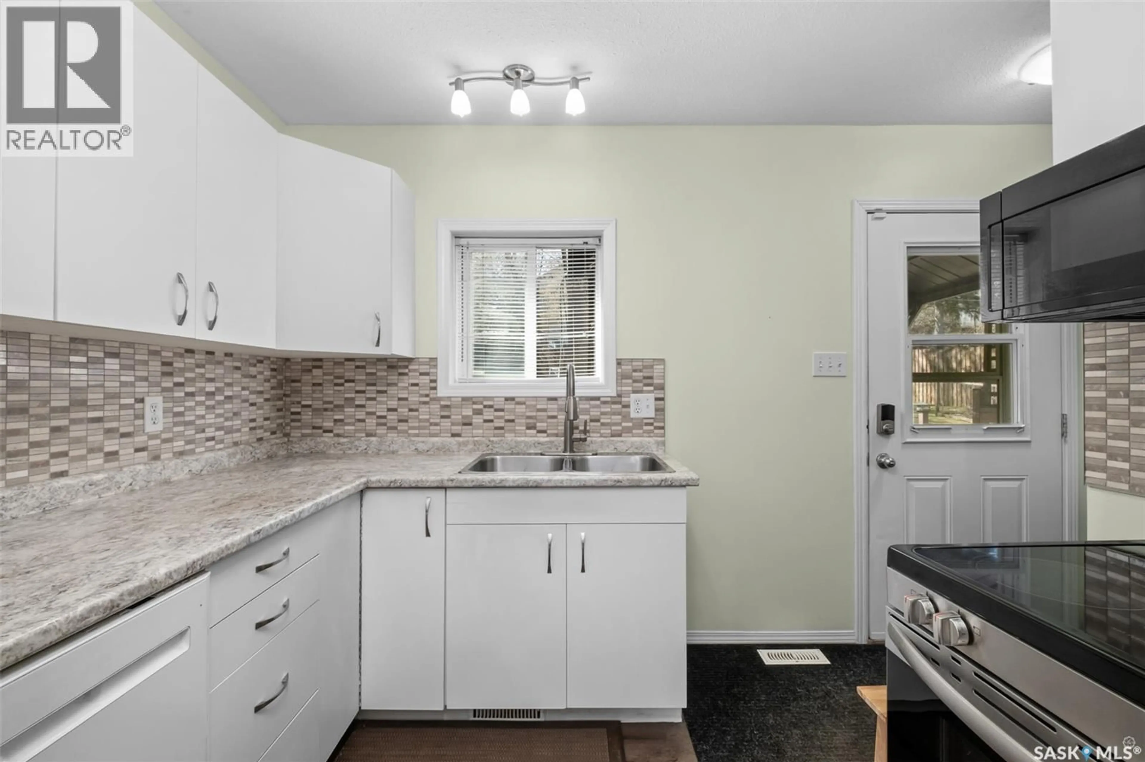 Standard kitchen, ceramic/tile floor for 333 19TH STREET, Prince Albert Saskatchewan S6V4C8