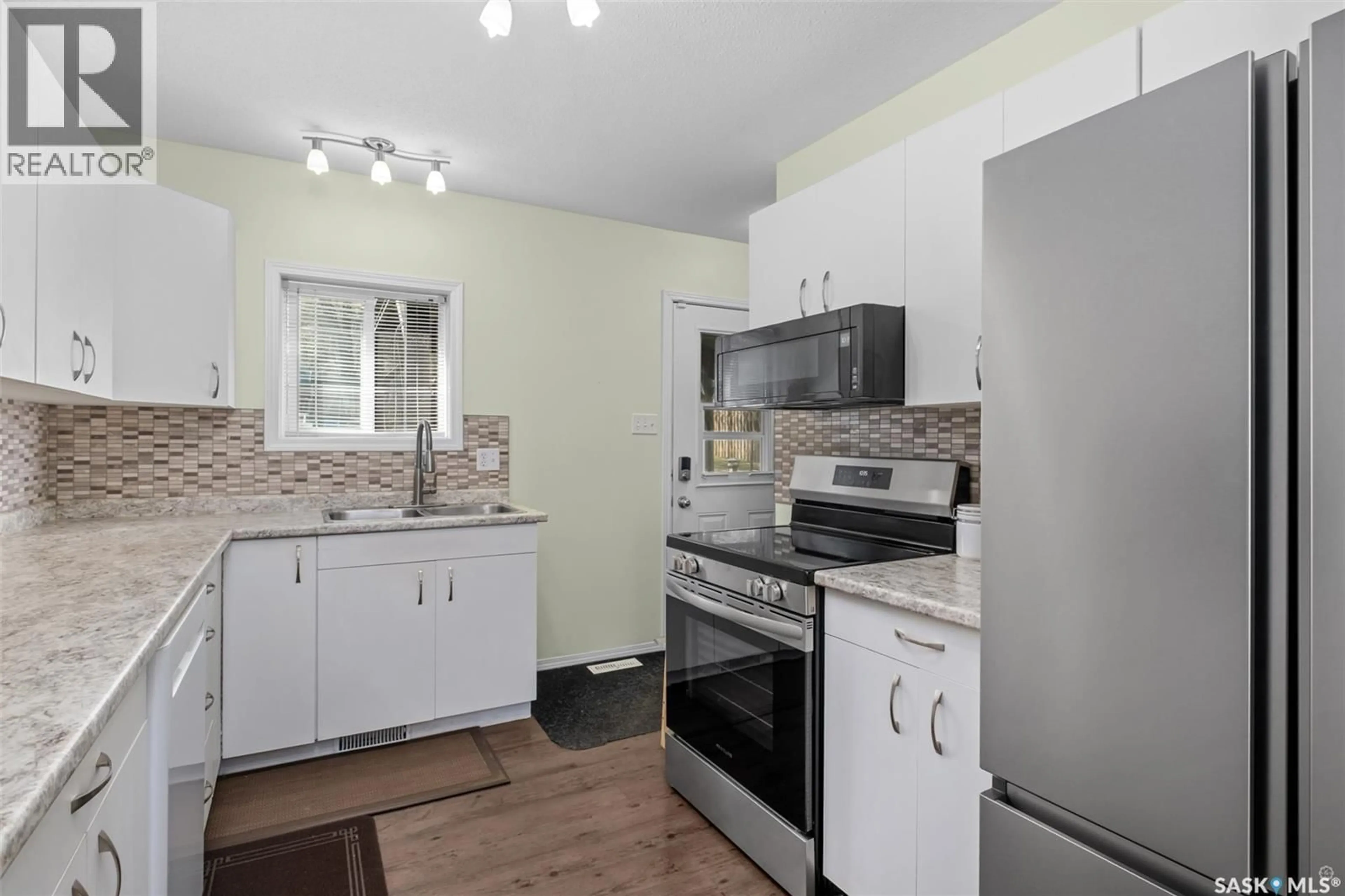 Standard kitchen, unknown for 333 19TH STREET, Prince Albert Saskatchewan S6V4C8