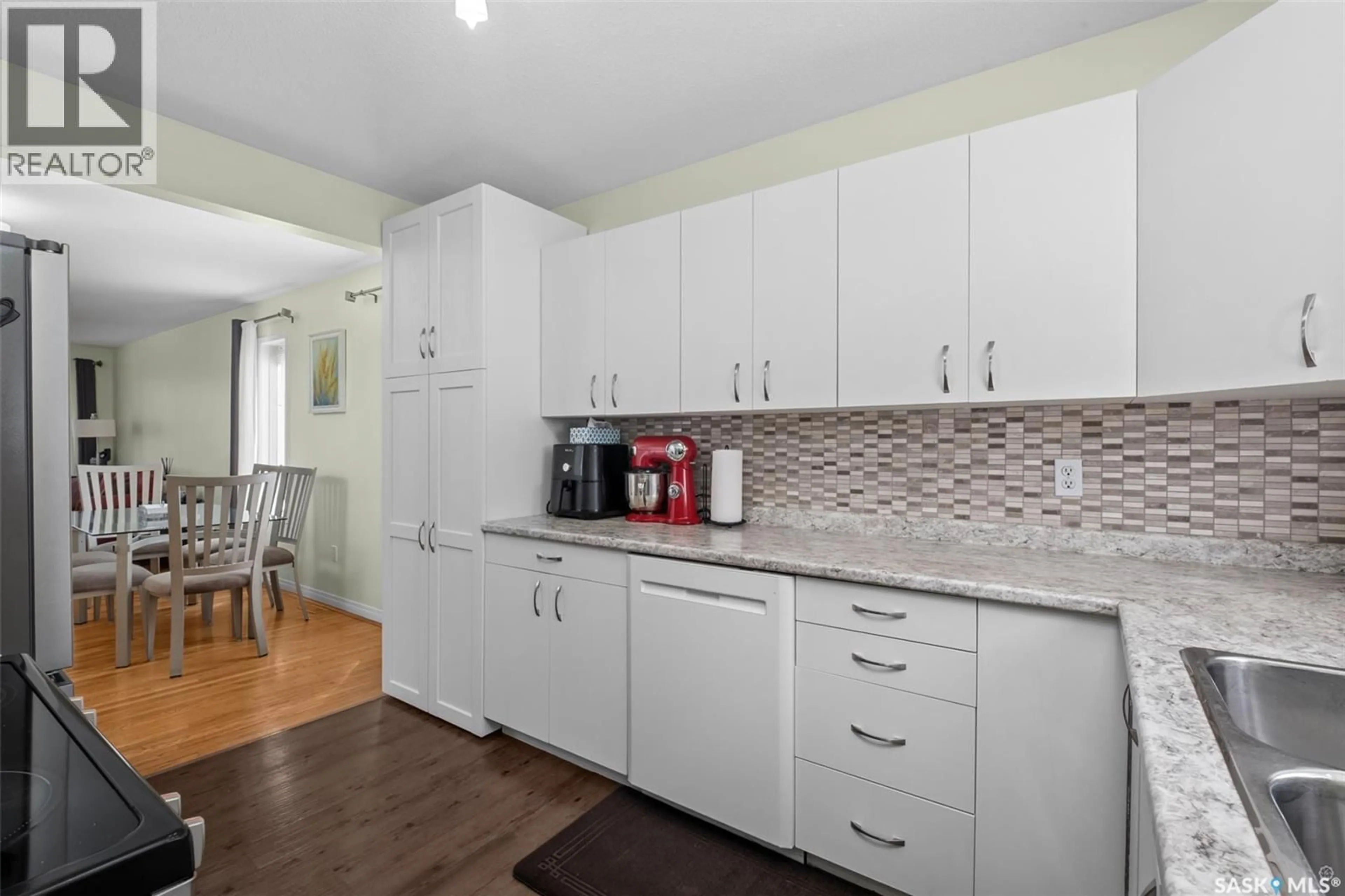 Standard kitchen, unknown for 333 19TH STREET, Prince Albert Saskatchewan S6V4C8
