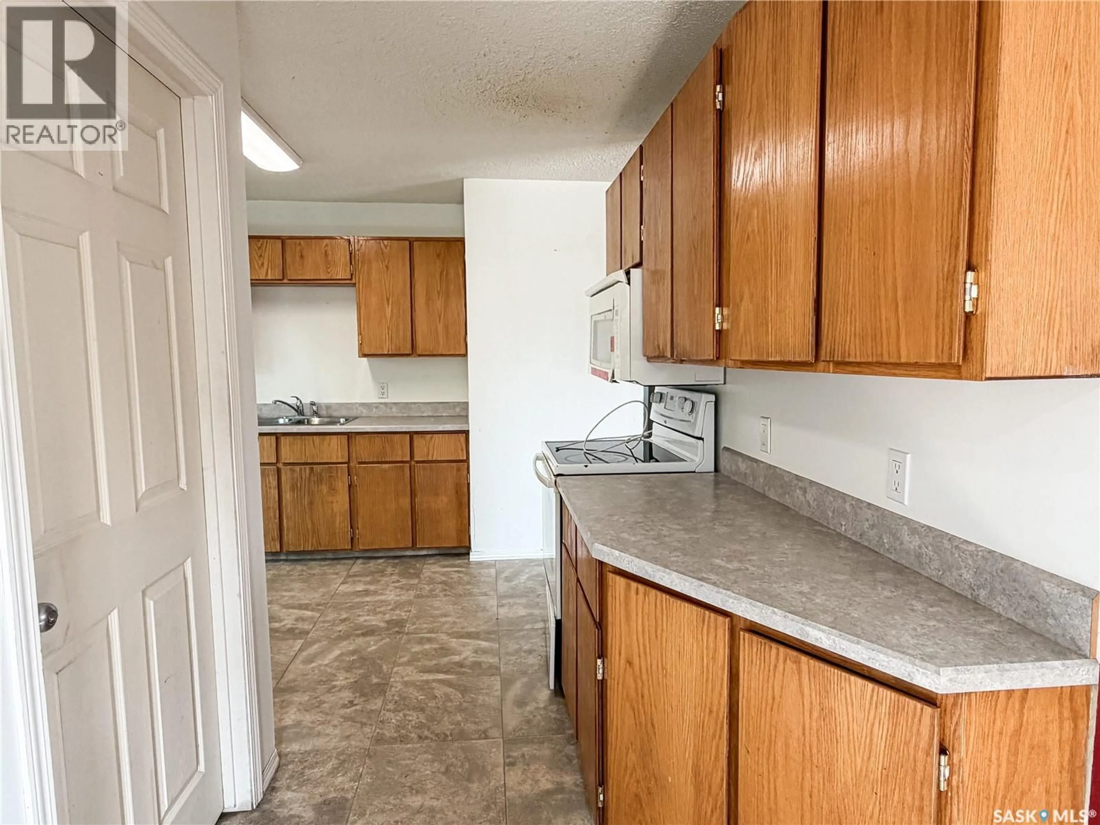 Standard kitchen, unknown for 7 DUNFIELD CRESCENT, Meadow Lake Saskatchewan S9X1E6