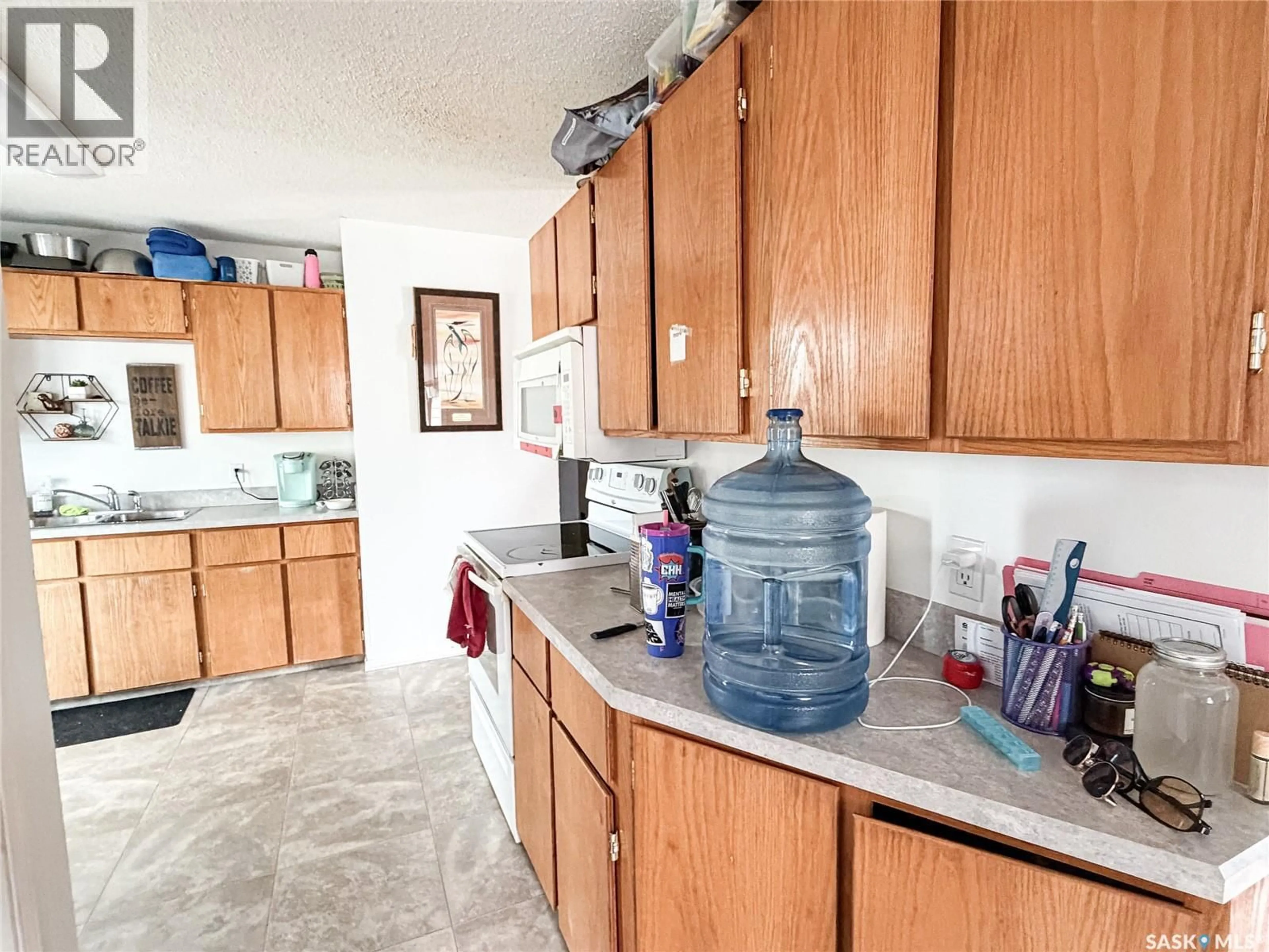 Standard kitchen, unknown for 7 DUNFIELD CRESCENT, Meadow Lake Saskatchewan S9X1E6