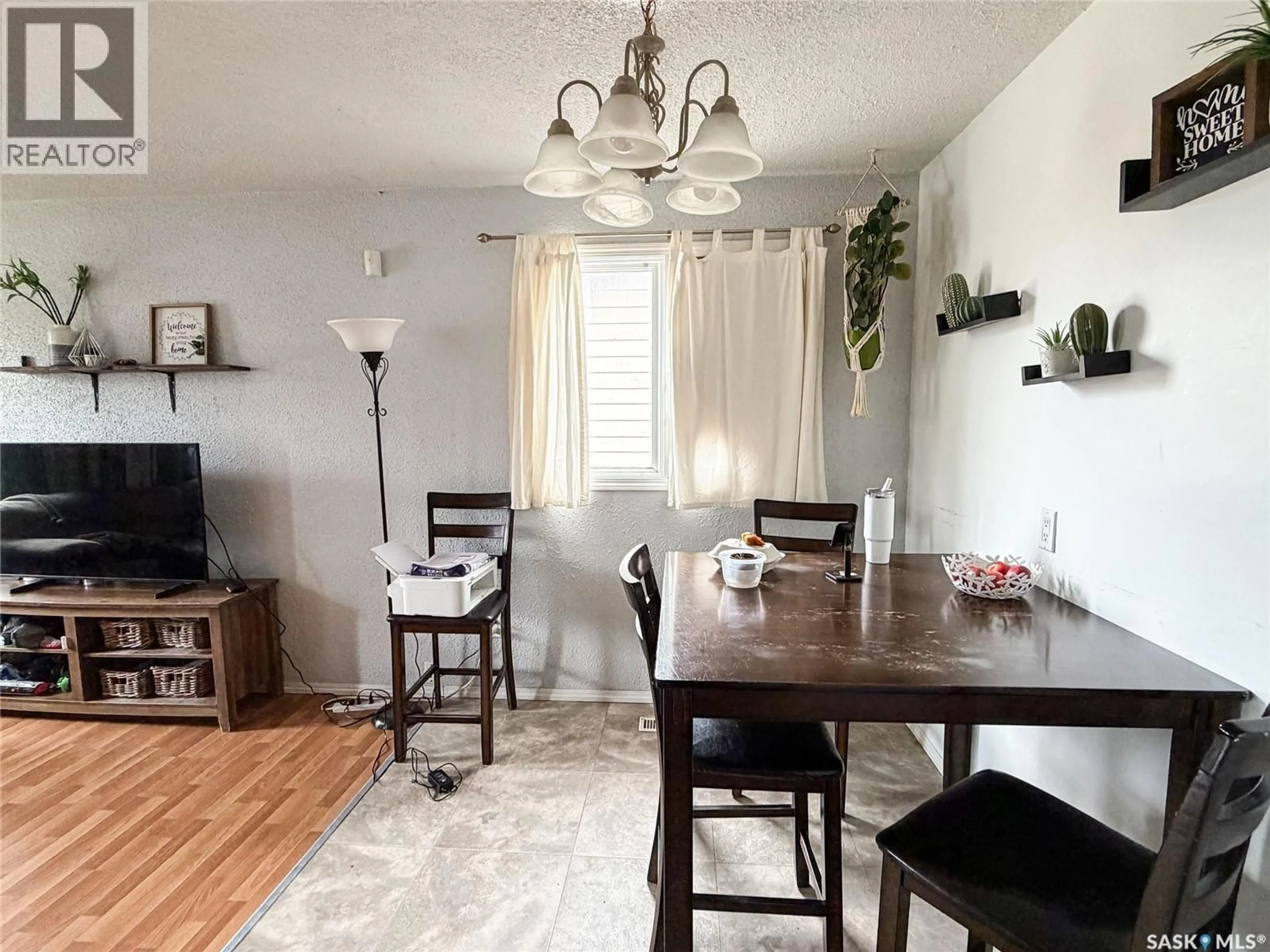 Dining room, wood/laminate floor for 7 DUNFIELD CRESCENT, Meadow Lake Saskatchewan S9X1E6