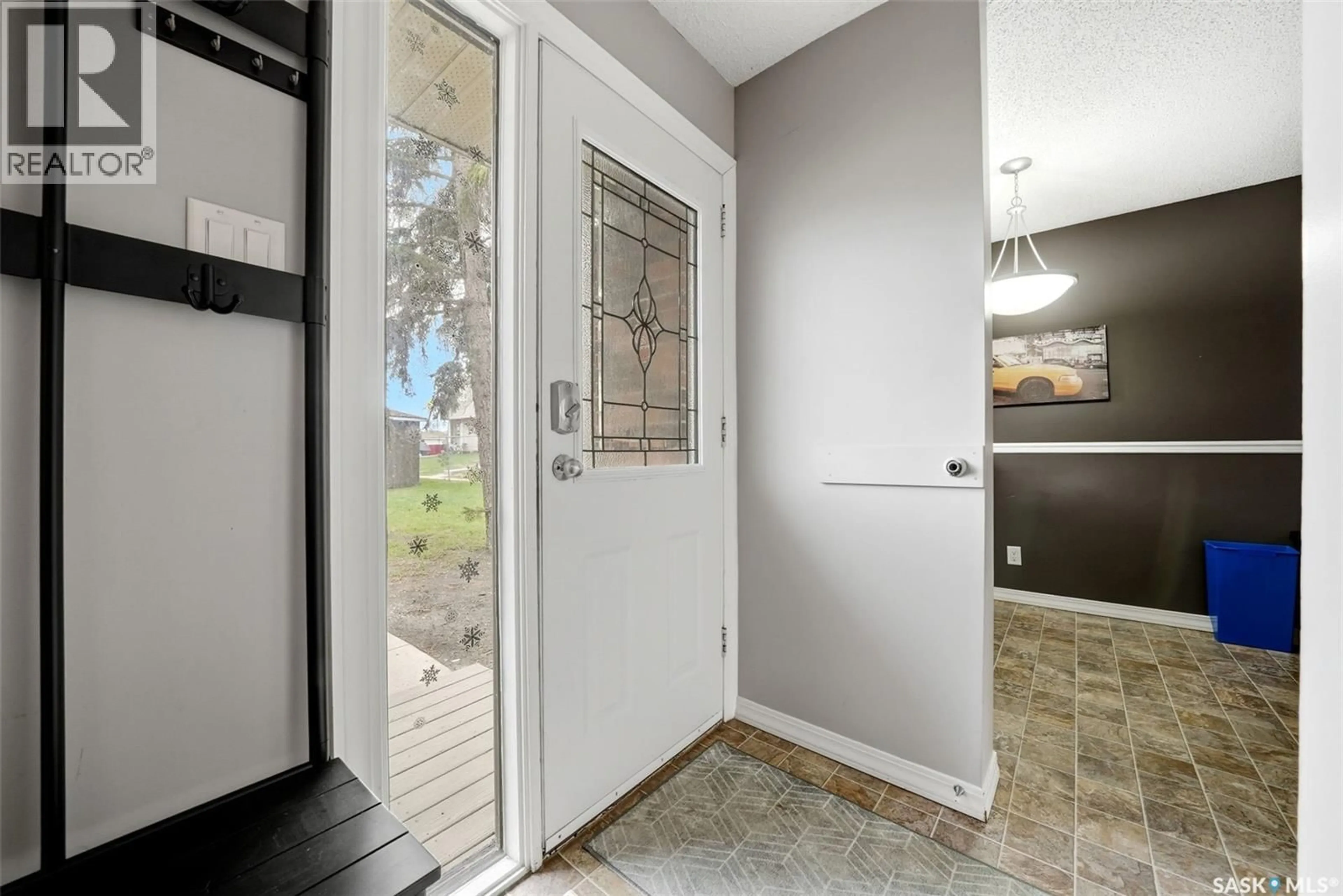 Indoor entryway for 3834 CASTLE ROAD, Regina Saskatchewan S4S6M7