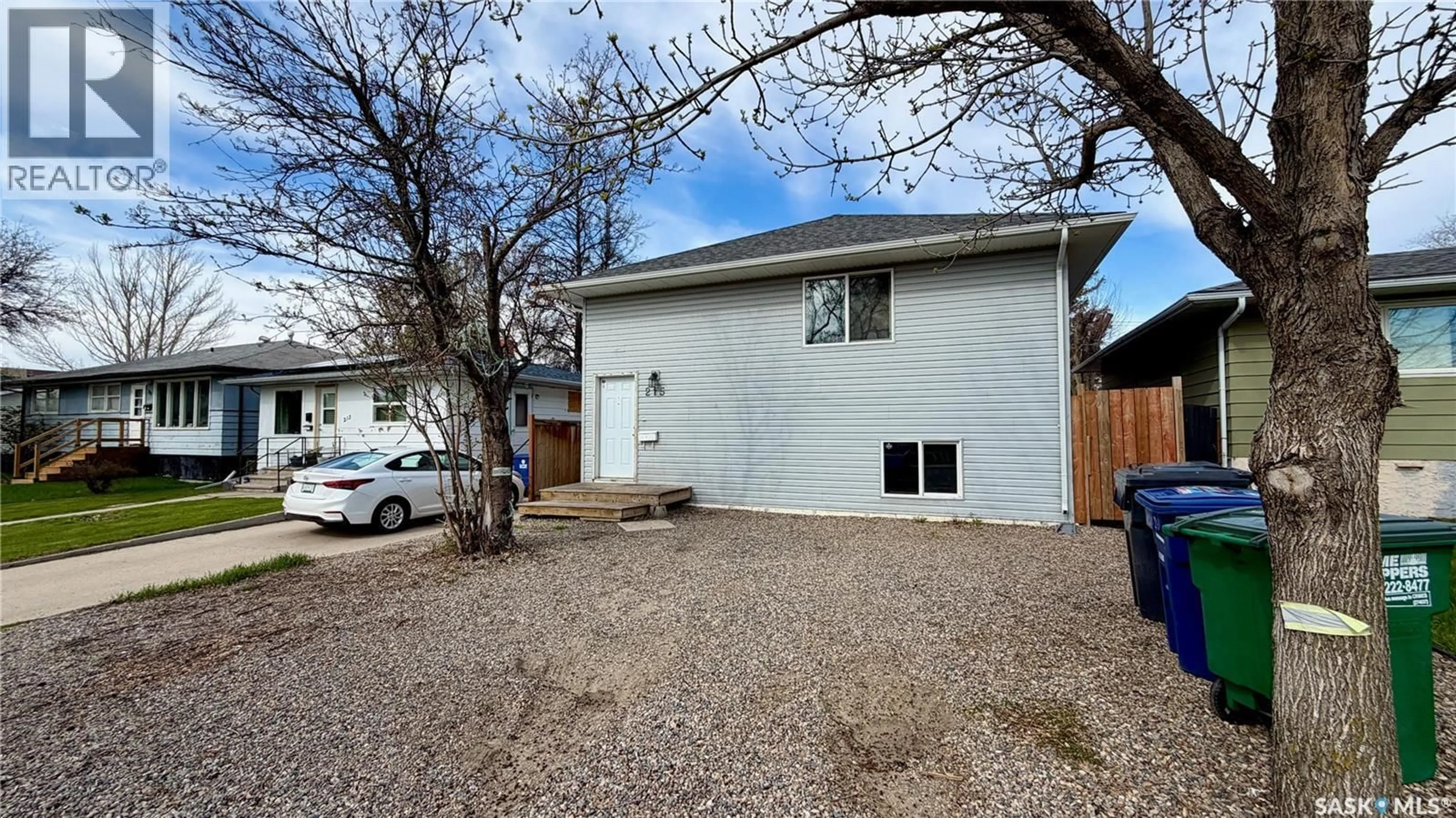 Unknown for 215 V AVENUE, Saskatoon Saskatchewan S7L3E5