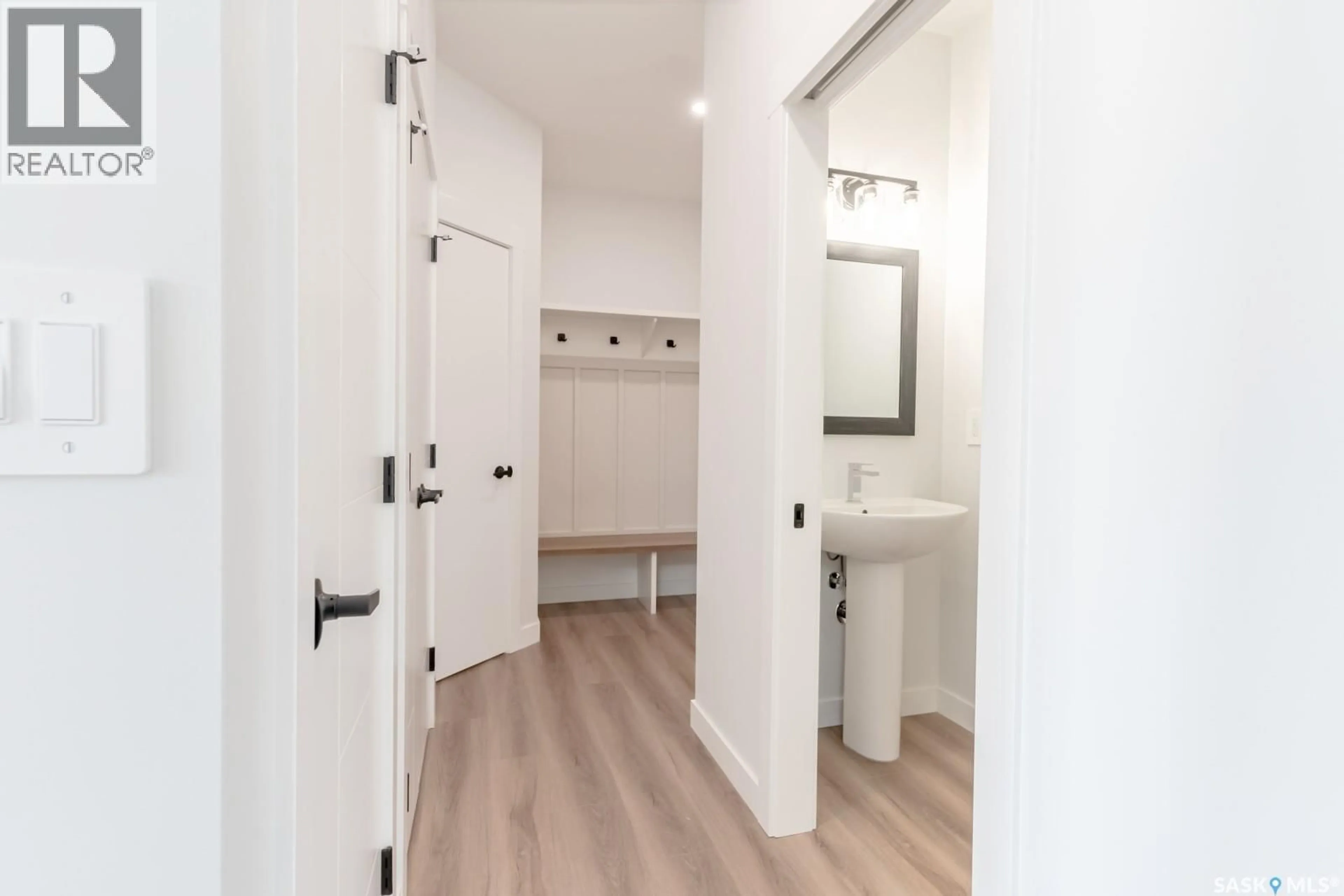 Indoor entryway for 147 TRAEGER COMMON, Saskatoon Saskatchewan S7V1R3