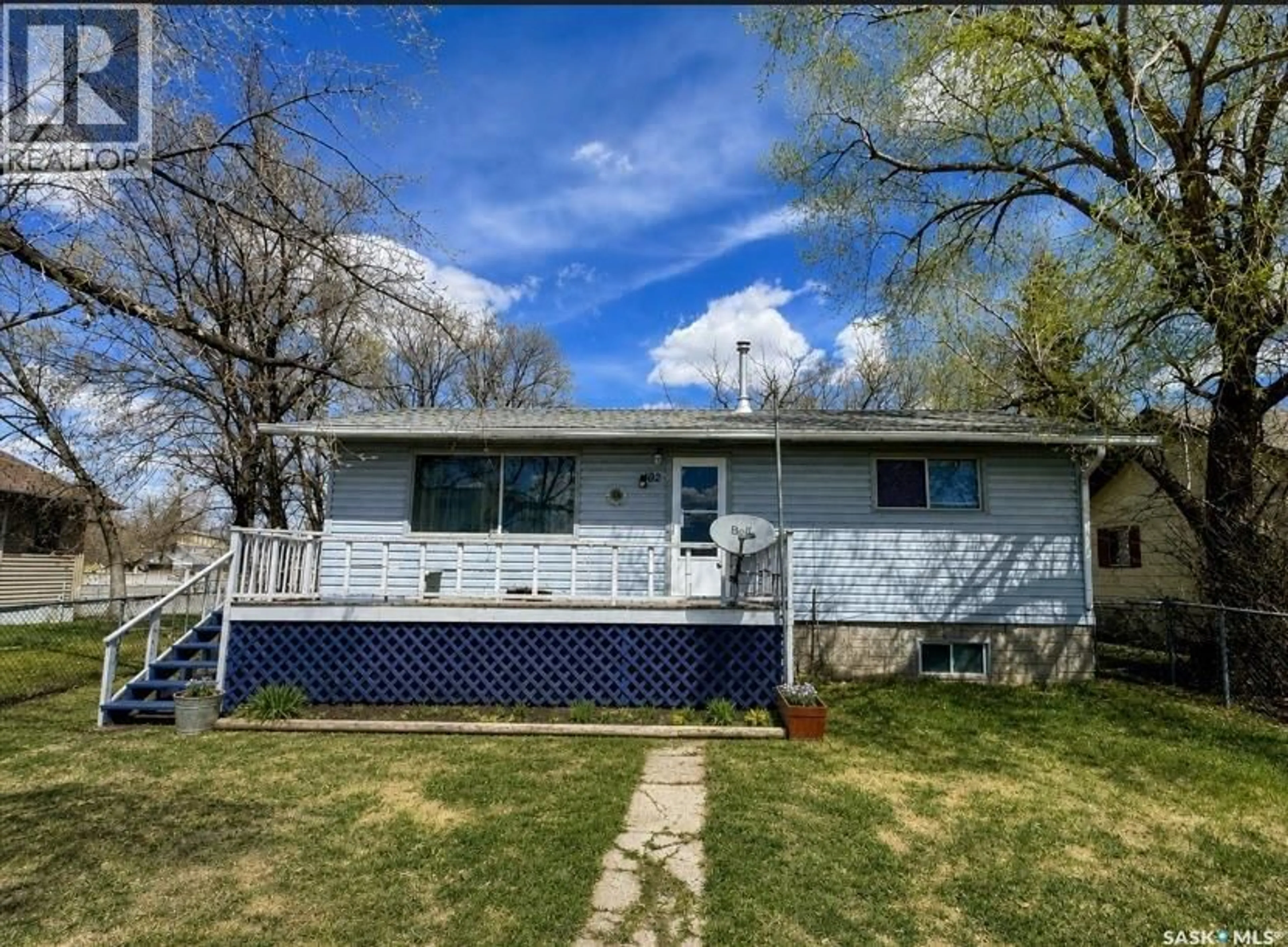Home with vinyl exterior material, street for 102 1ST AVENUE, Landis Saskatchewan S0K2K0