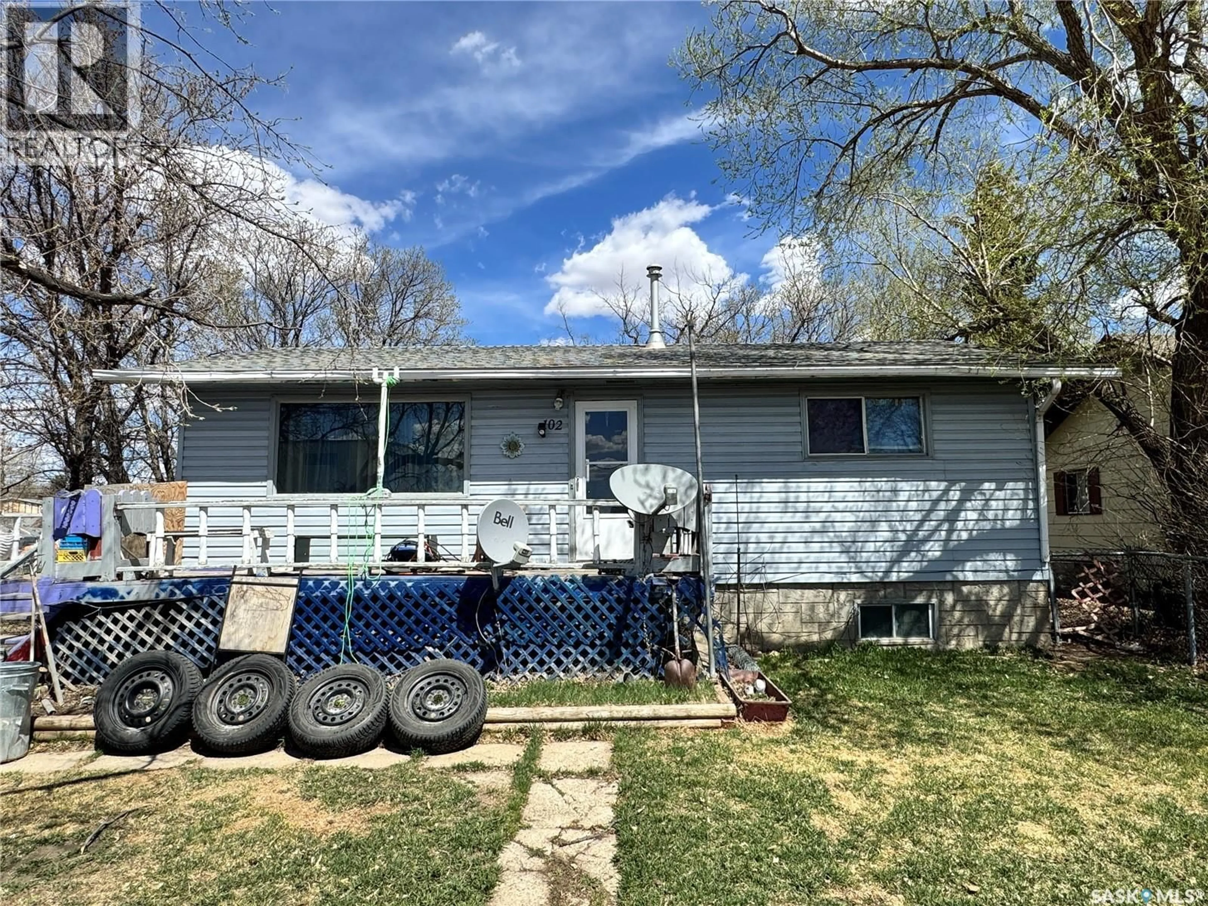 Home with vinyl exterior material, street for 102 1ST AVENUE, Landis Saskatchewan S0K2K0