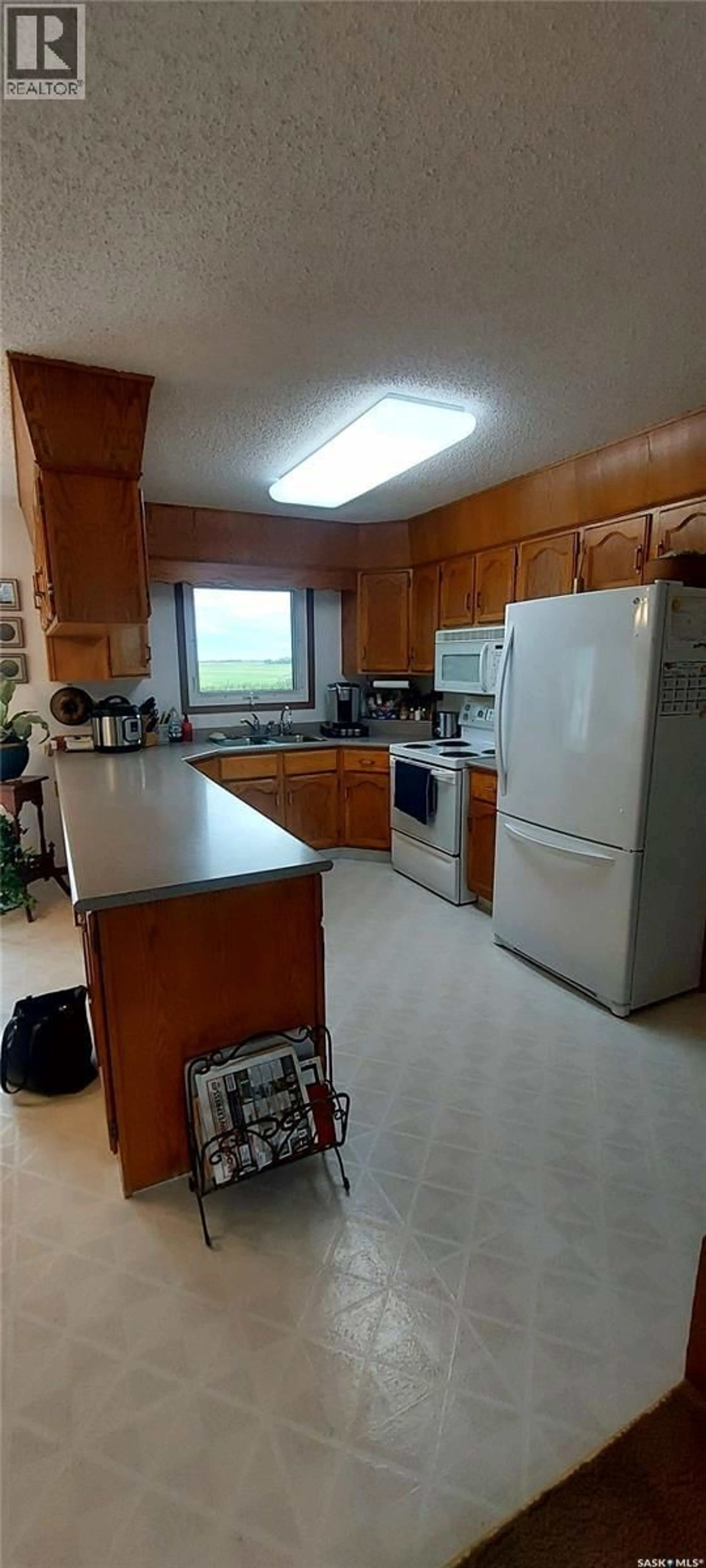 Standard kitchen, unknown for 918 ANTON PLACE, Wadena Saskatchewan S0A4J0