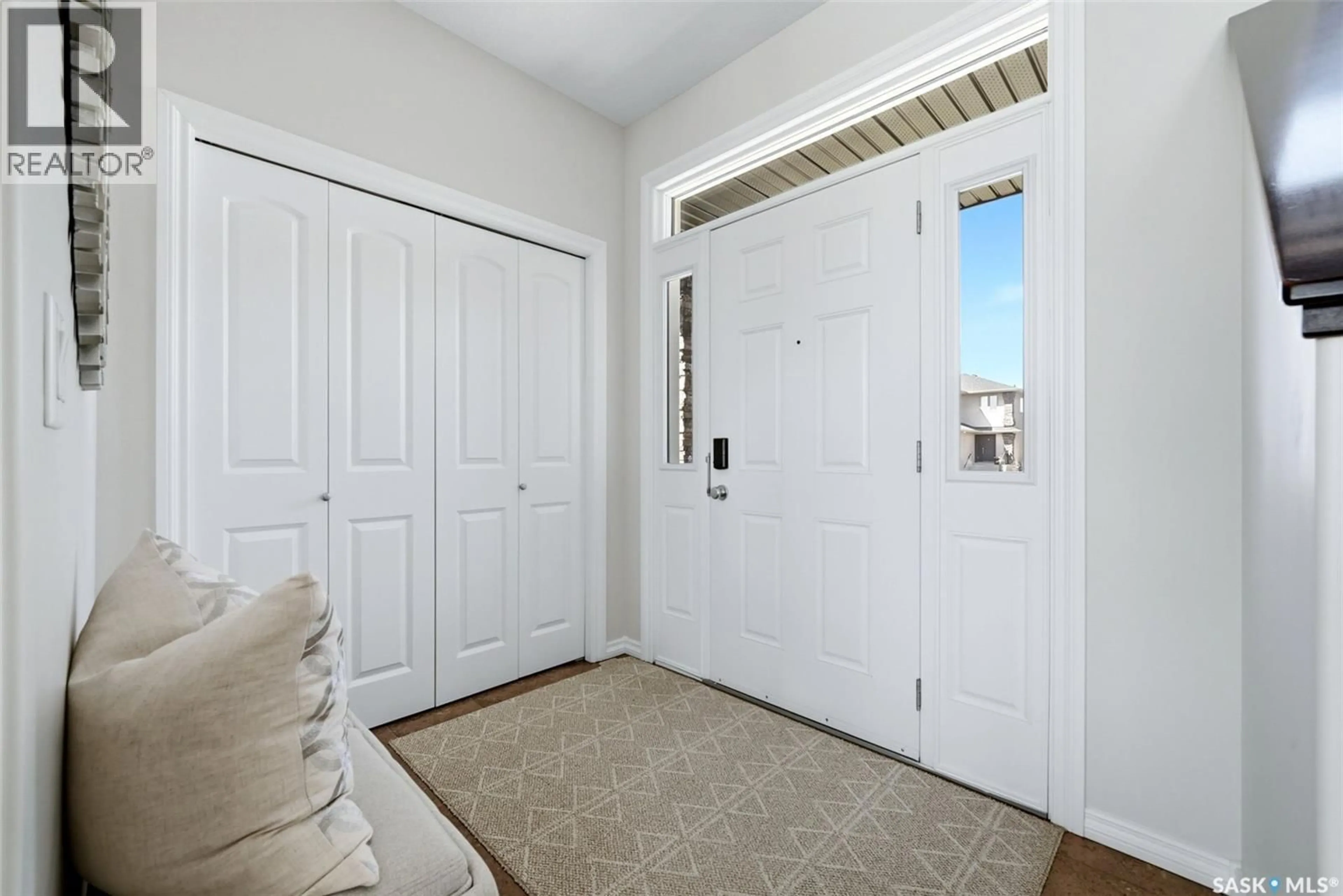 Indoor entryway for 141 OXBOW CRESCENT, Regina Saskatchewan S4Y0A7