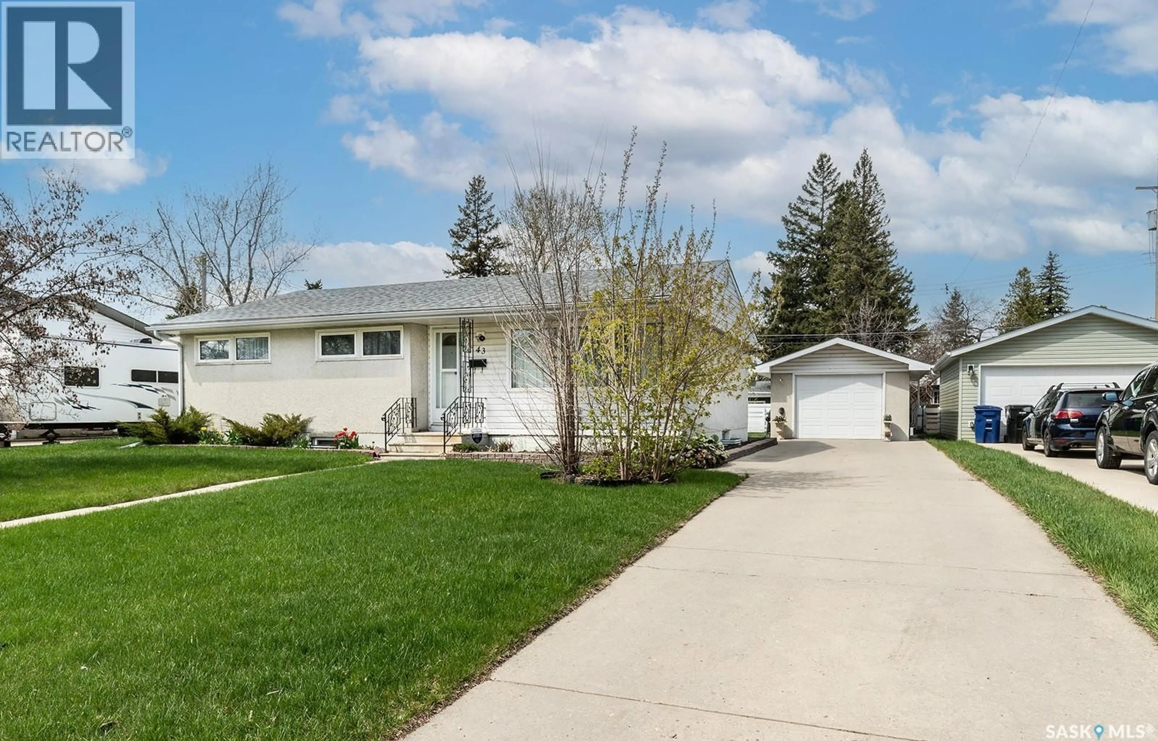 Home with vinyl exterior material, street for 43 LINDSAY DRIVE, Saskatoon Saskatchewan S7H3E2