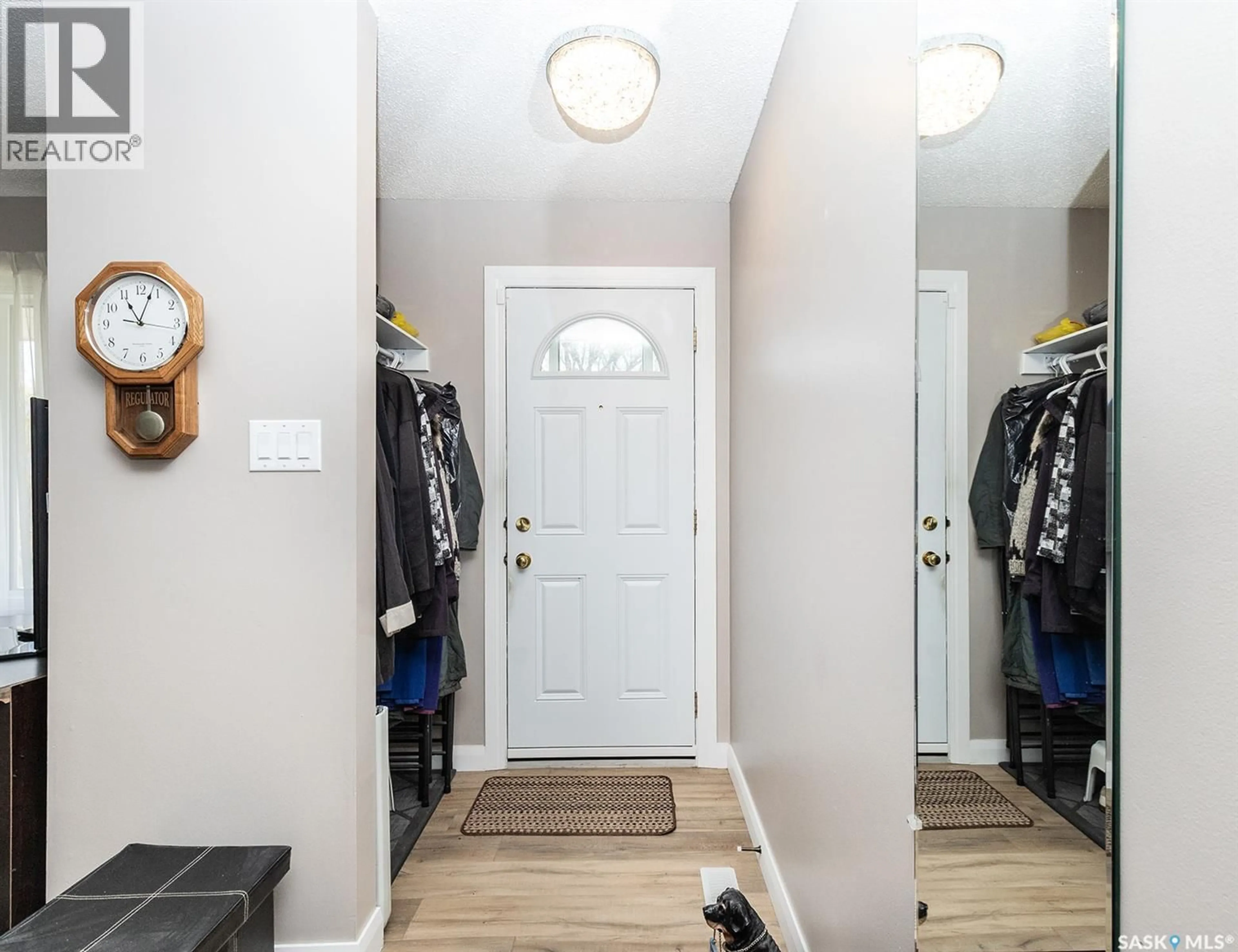 Indoor entryway for 43 LINDSAY DRIVE, Saskatoon Saskatchewan S7H3E2