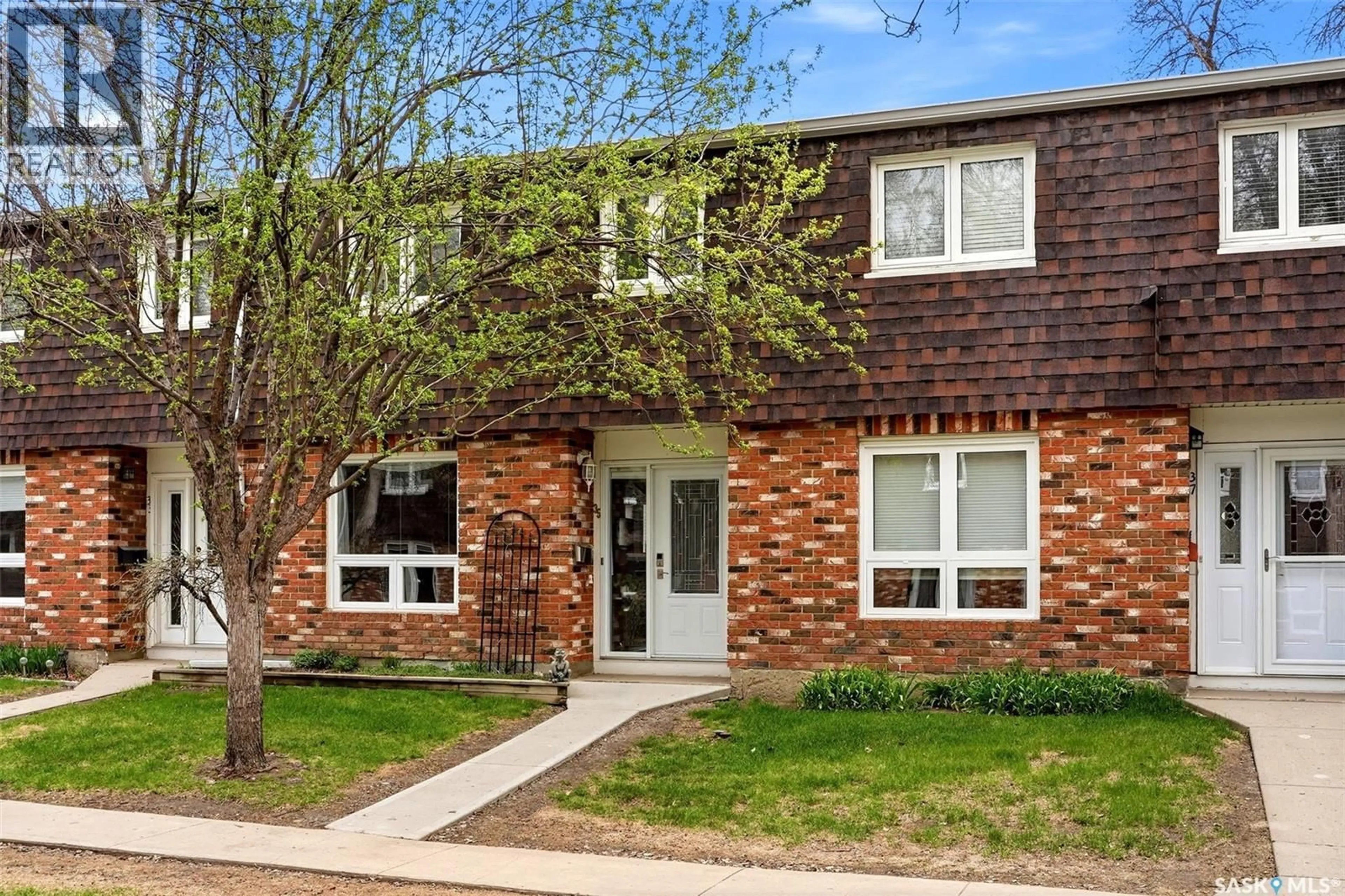 Home with brick exterior material, street for 35 SPRUCEVIEW ROAD, Regina Saskatchewan S4R0E1