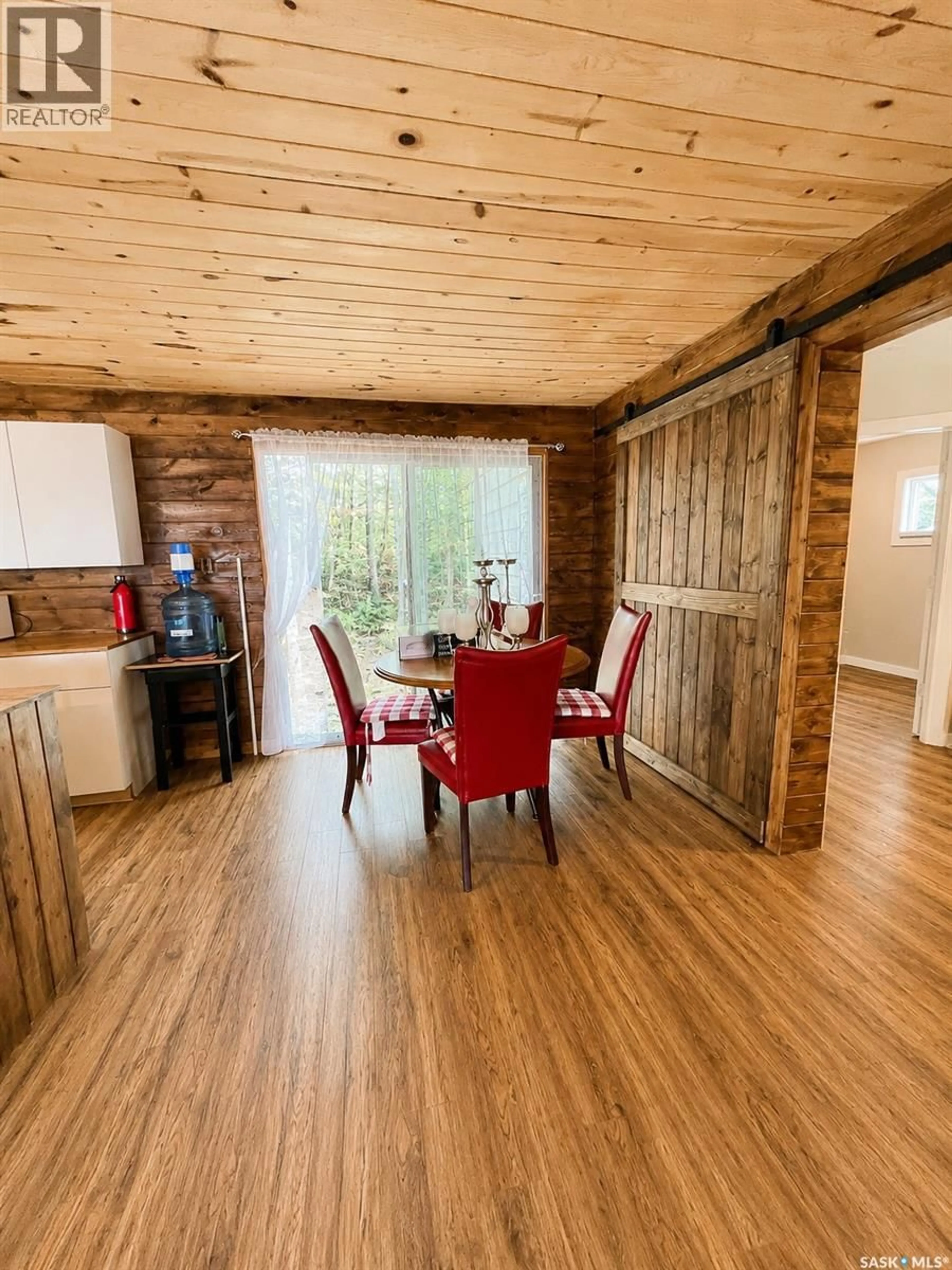 Dining room, wood/laminate floor for Sub 5 - 13 CABIN, Meeting Lake Saskatchewan S0M2L0