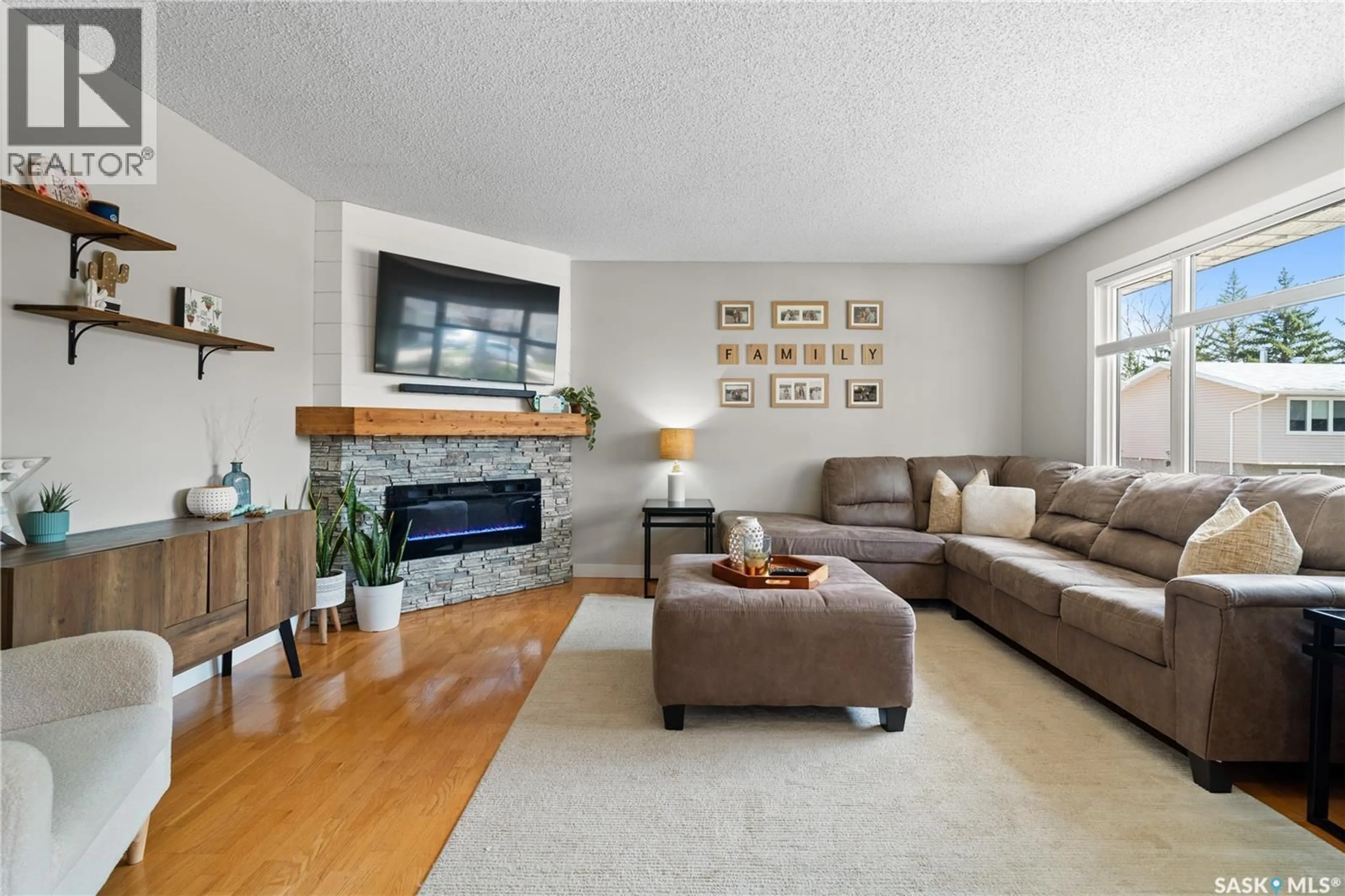 Living room with furniture, unknown for 35 SYMONS PLACE, Regina Saskatchewan S4X1M7