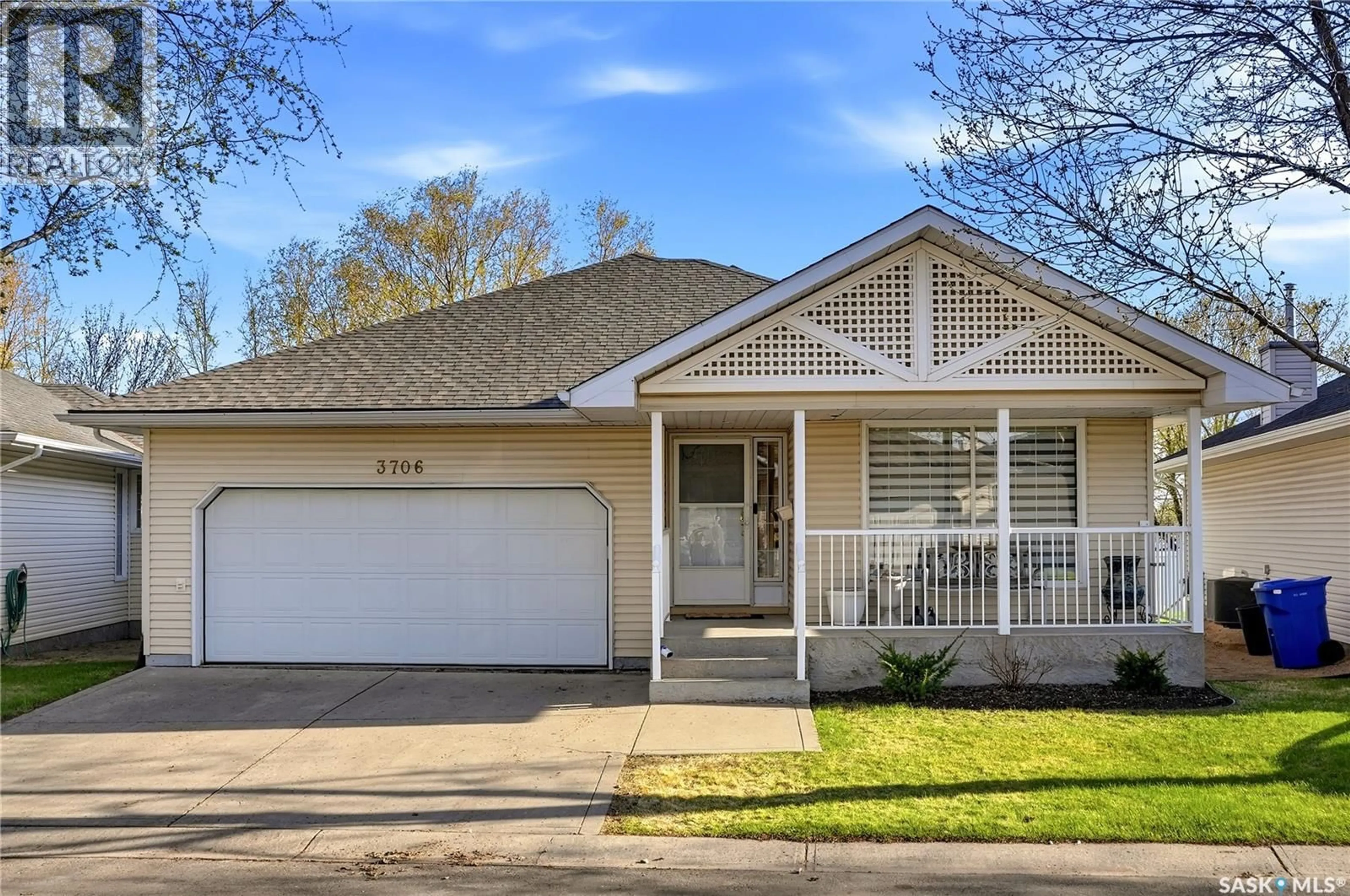 Home with vinyl exterior material, street for 3706 QUEENS GATE, Regina Saskatchewan S4S7J1