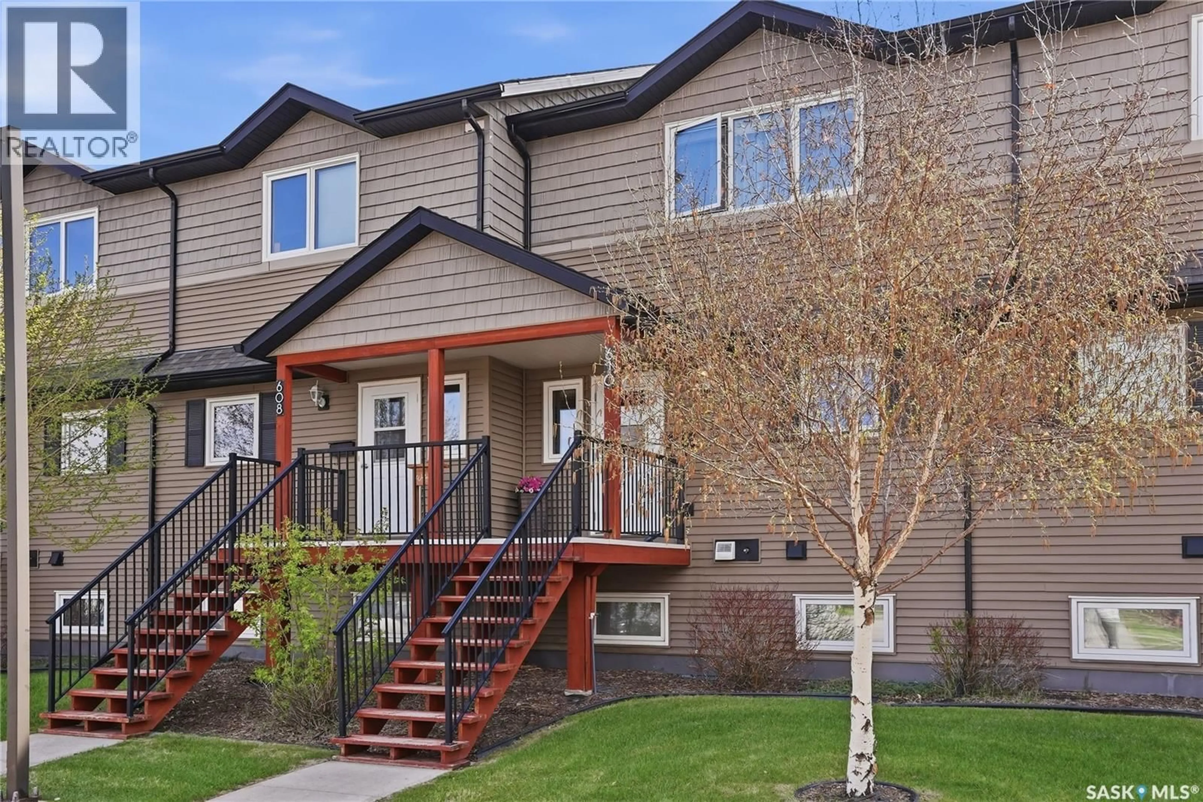 Home with vinyl exterior material, street for 110 - 610 SHILLINGTON CRESCENT, Saskatoon Saskatchewan S7M3Z8