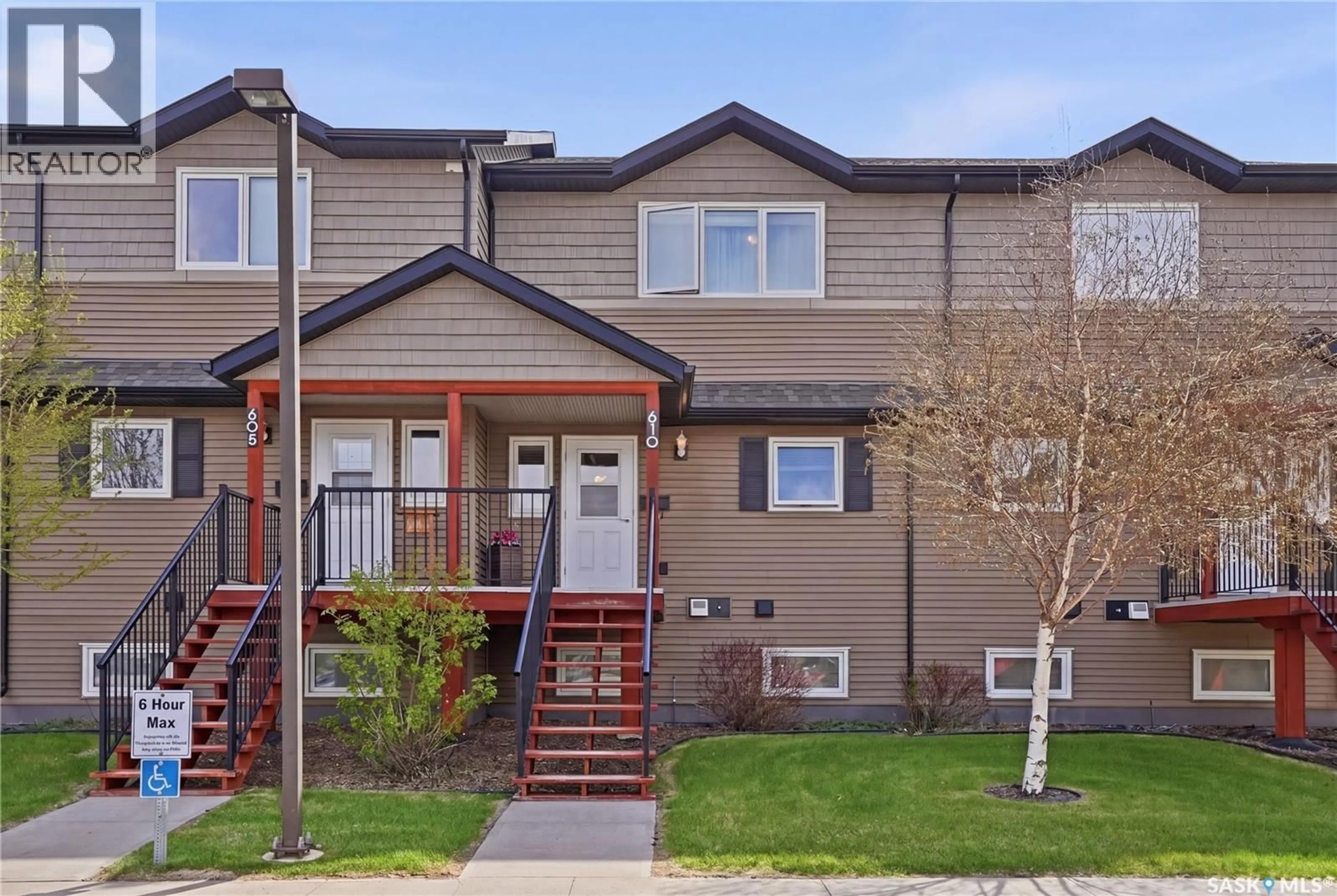 Home with vinyl exterior material, street for 110 - 610 SHILLINGTON CRESCENT, Saskatoon Saskatchewan S7M3Z8