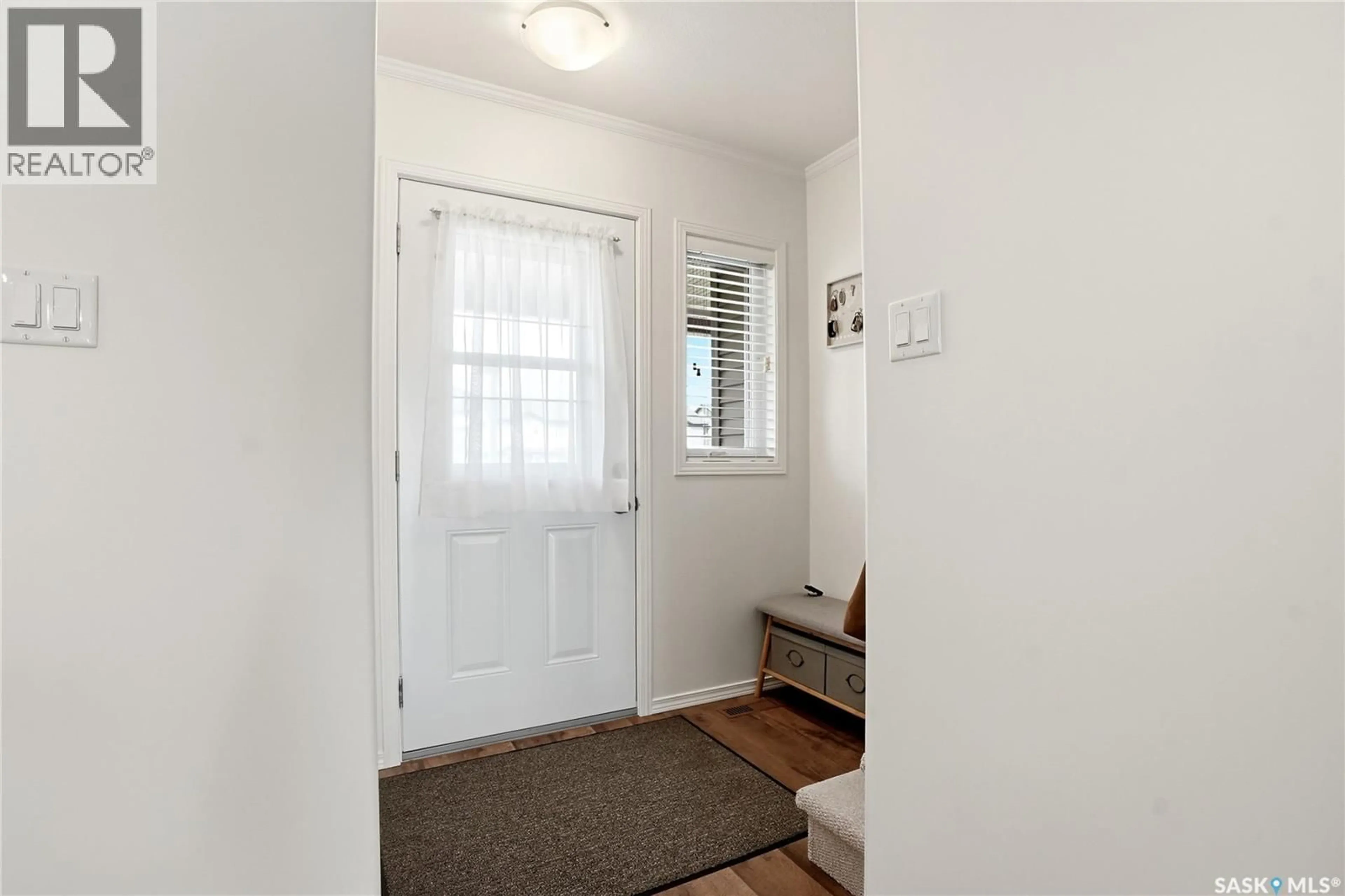 Indoor entryway for 110 - 610 SHILLINGTON CRESCENT, Saskatoon Saskatchewan S7M3Z8