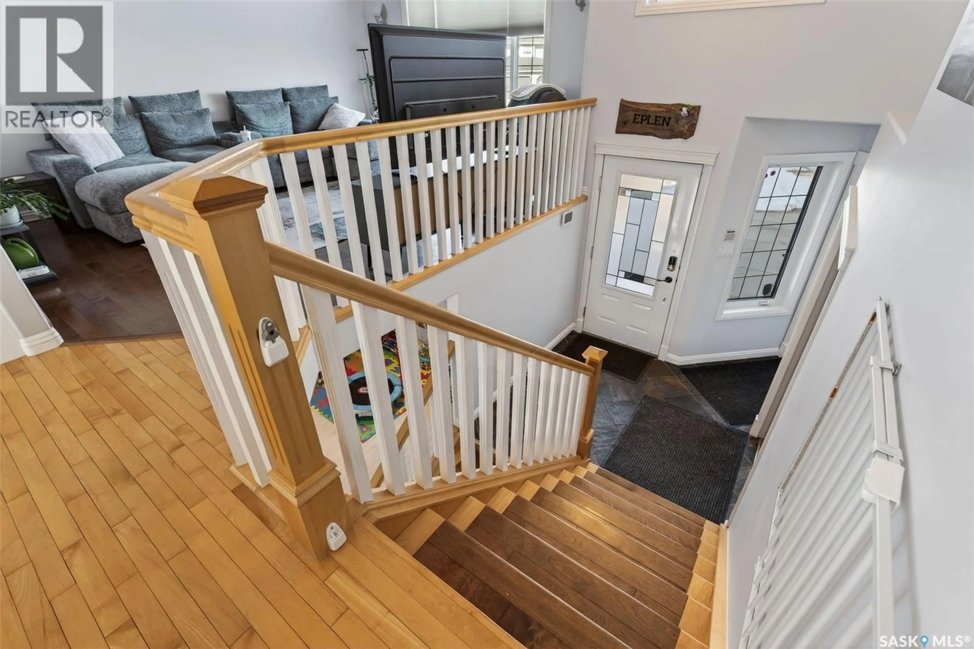 Indoor foyer for 39 MCKNIGHT DRIVE, Prince Albert Saskatchewan S6V7Z7