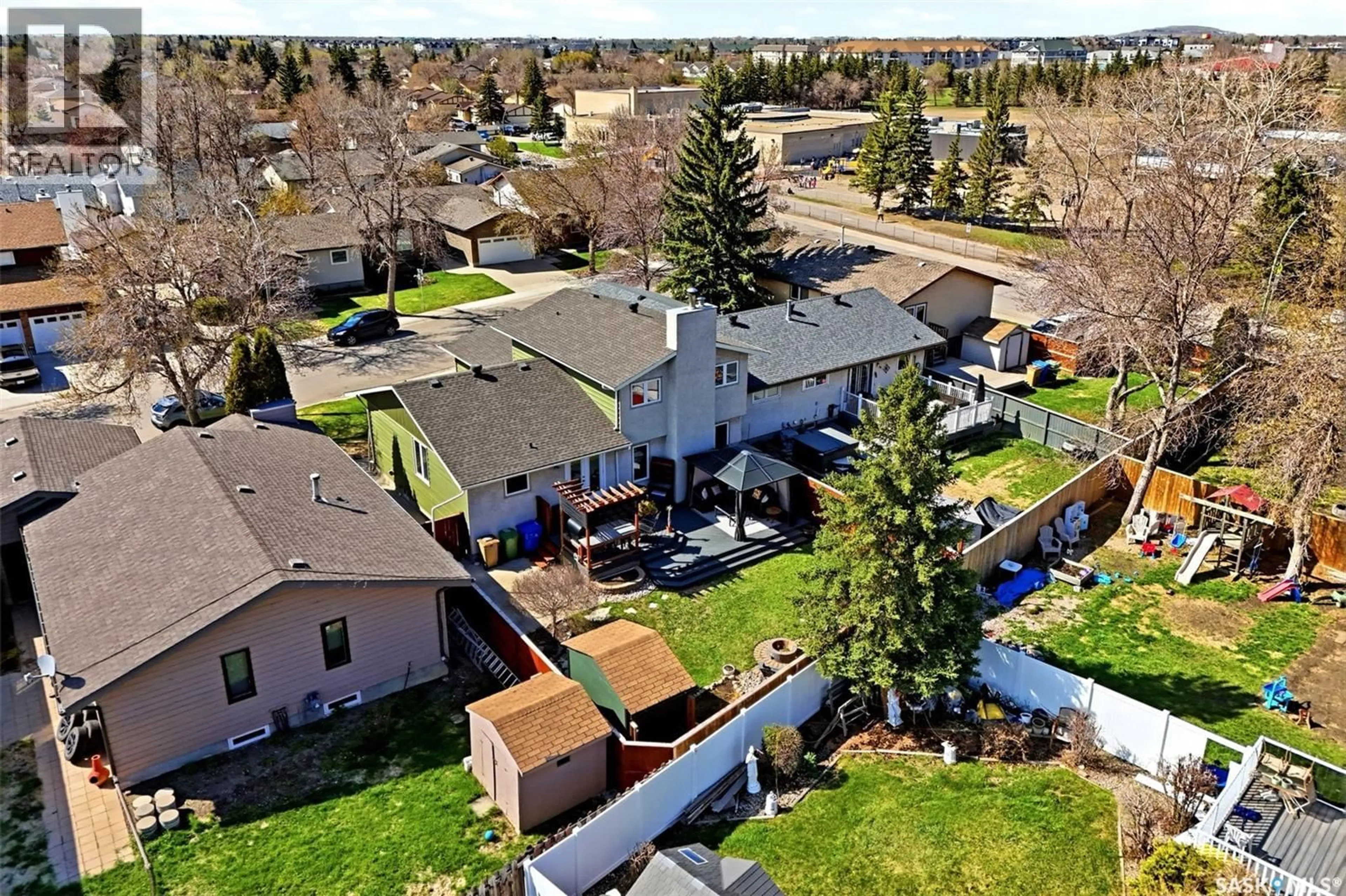 A pic from outside/outdoor area/front of a property/back of a property/a pic from drone, street for 2947 MORE CRESCENT, Regina Saskatchewan S4V0T6