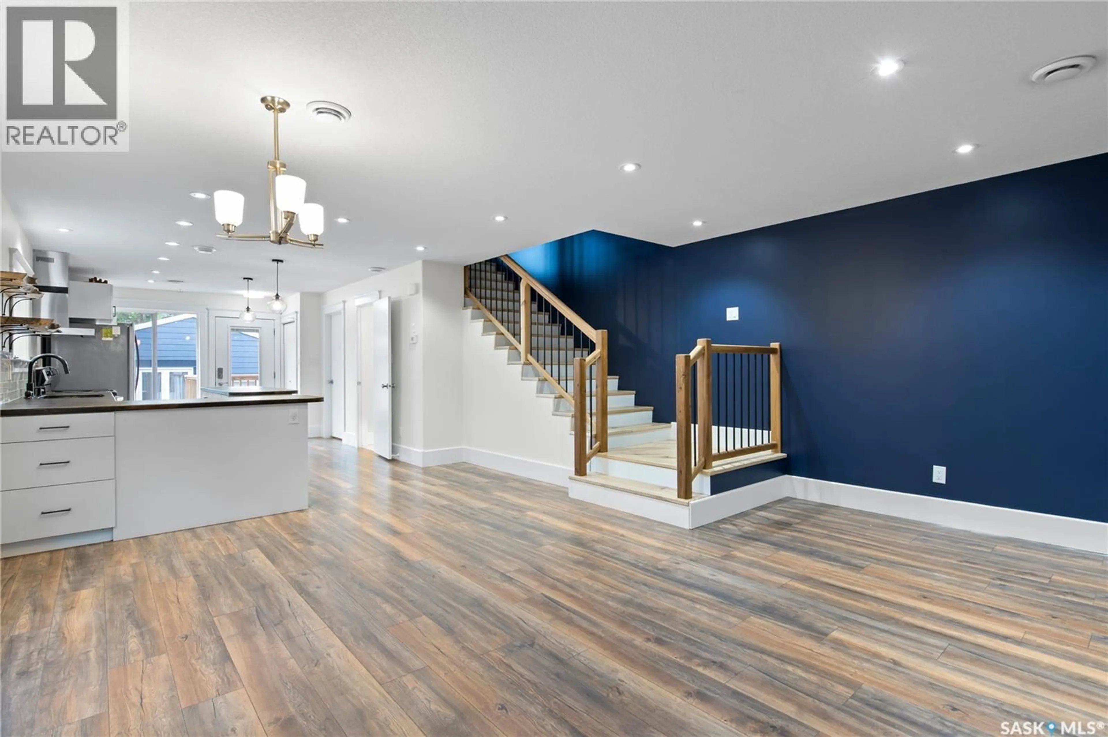 Indoor foyer for 1920 ATHOL STREET, Regina Saskatchewan S4T3E3