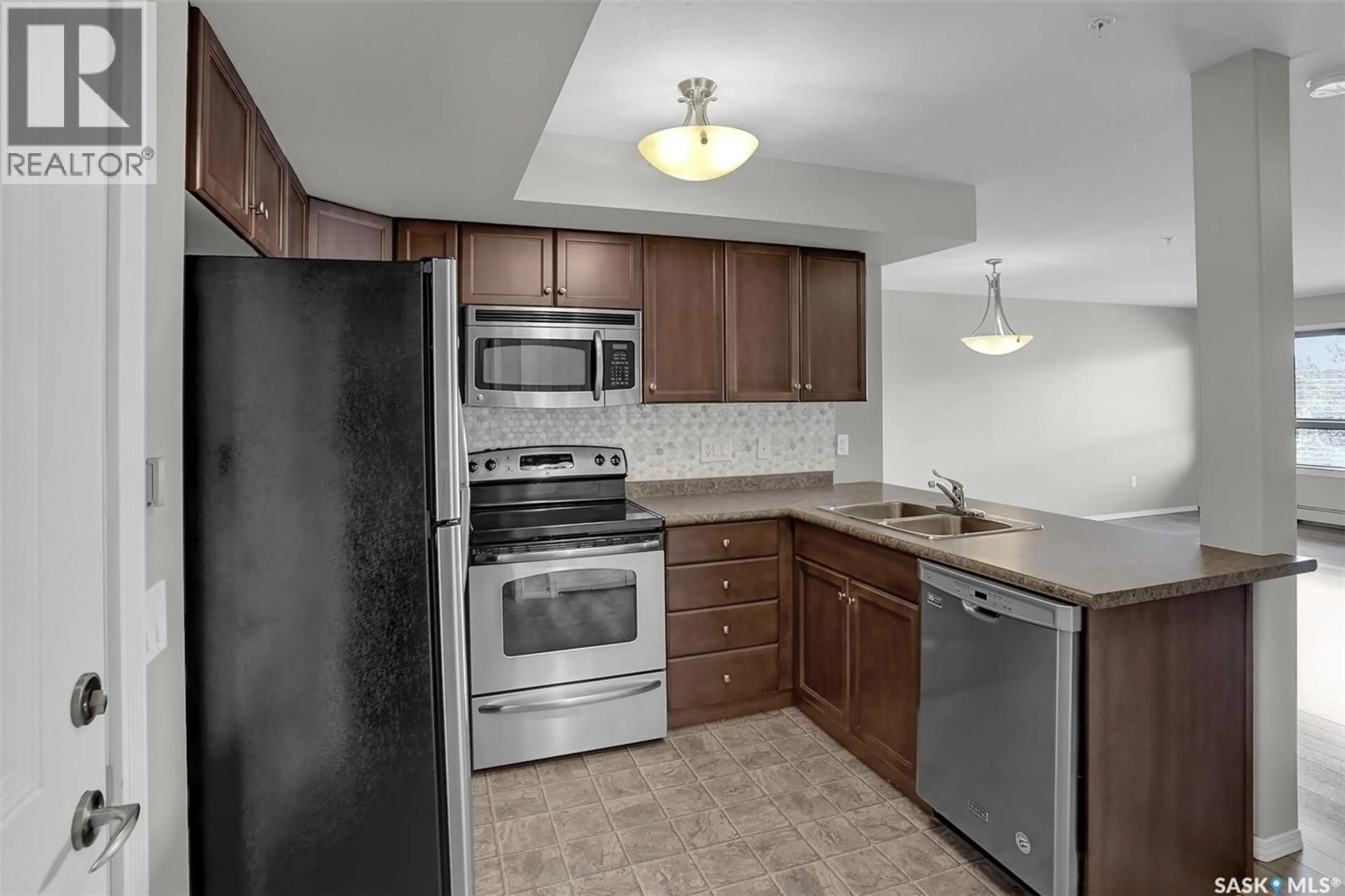 Standard kitchen, ceramic/tile floor for 108 - 2351 WINDSOR PARK ROAD, Regina Saskatchewan S4V1N4