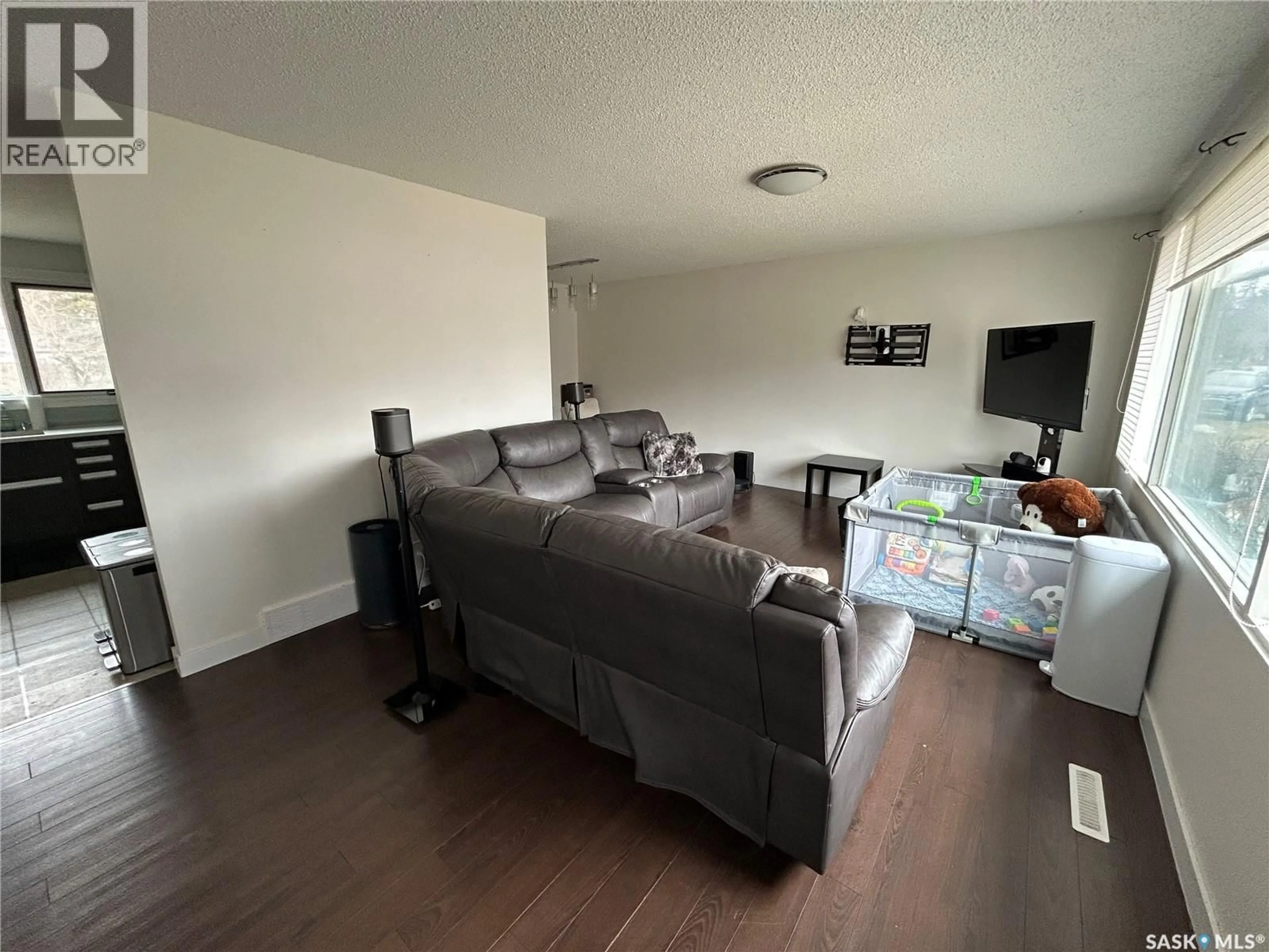 A pic of a room for 2616 CLARENCE AVENUE, Saskatoon Saskatchewan S7J1M6