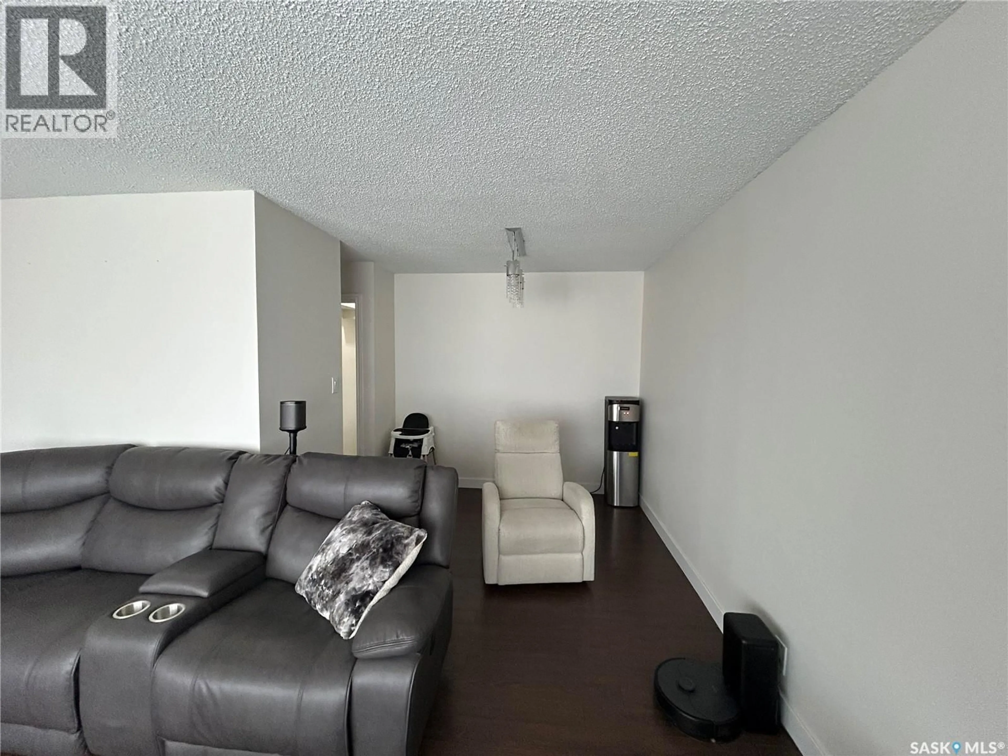 A pic of a room for 2616 CLARENCE AVENUE, Saskatoon Saskatchewan S7J1M6
