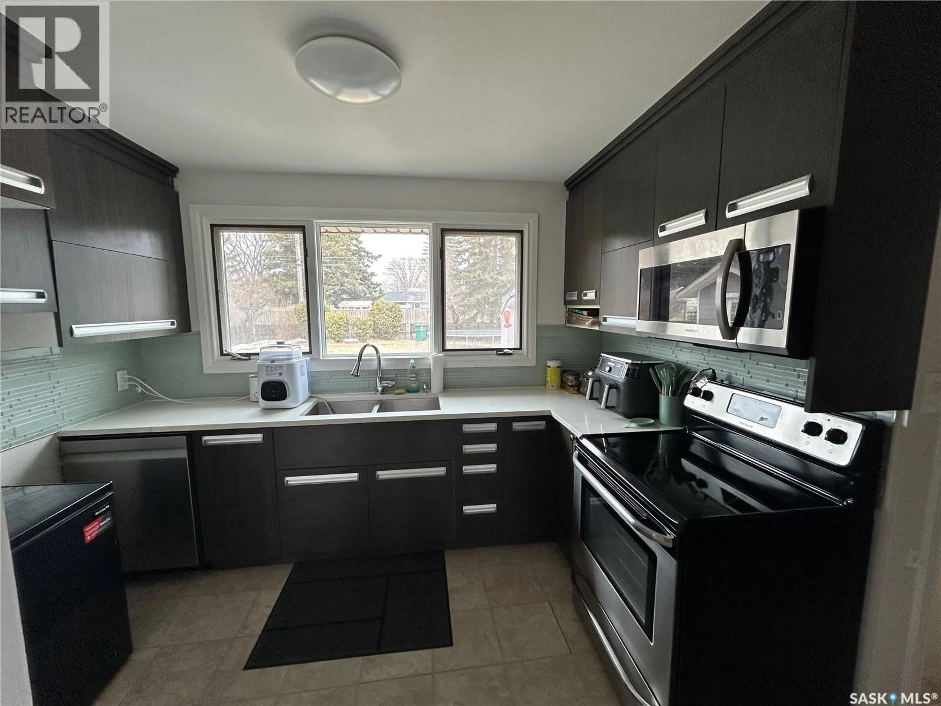 Open concept kitchen, unknown for 2616 CLARENCE AVENUE, Saskatoon Saskatchewan S7J1M6