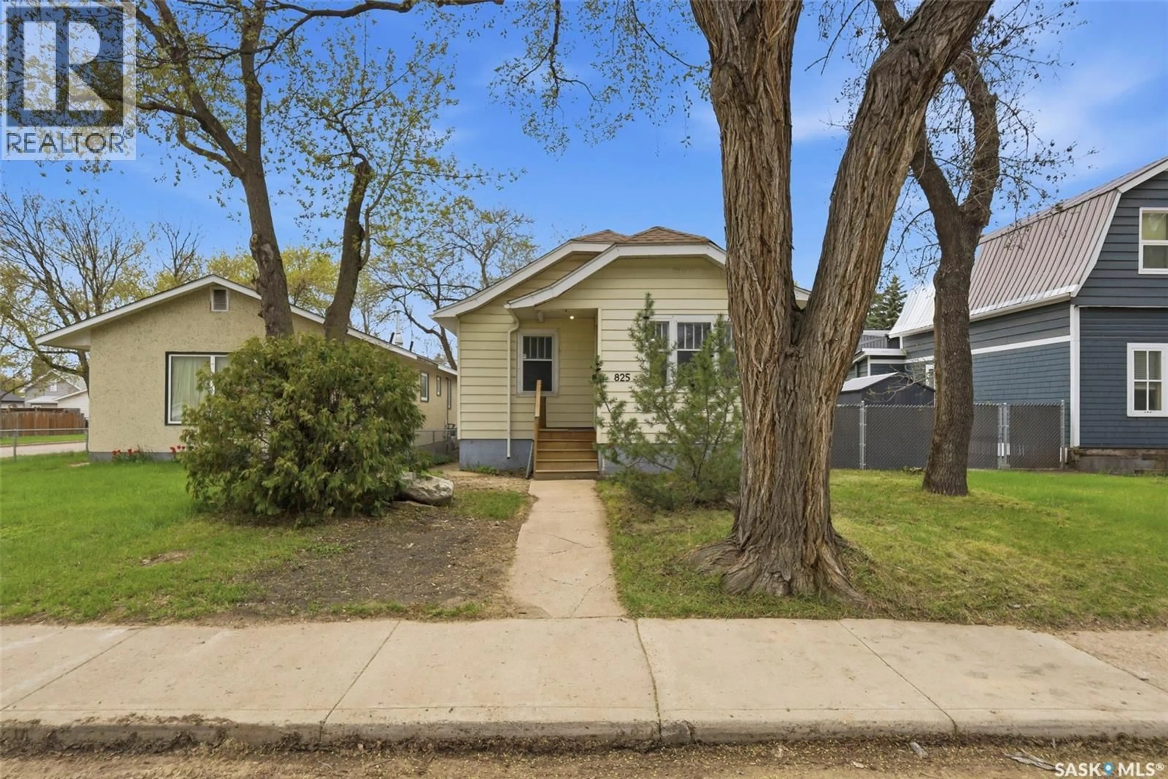 Unknown for 825 L AVENUE, Saskatoon Saskatchewan S7M2H9