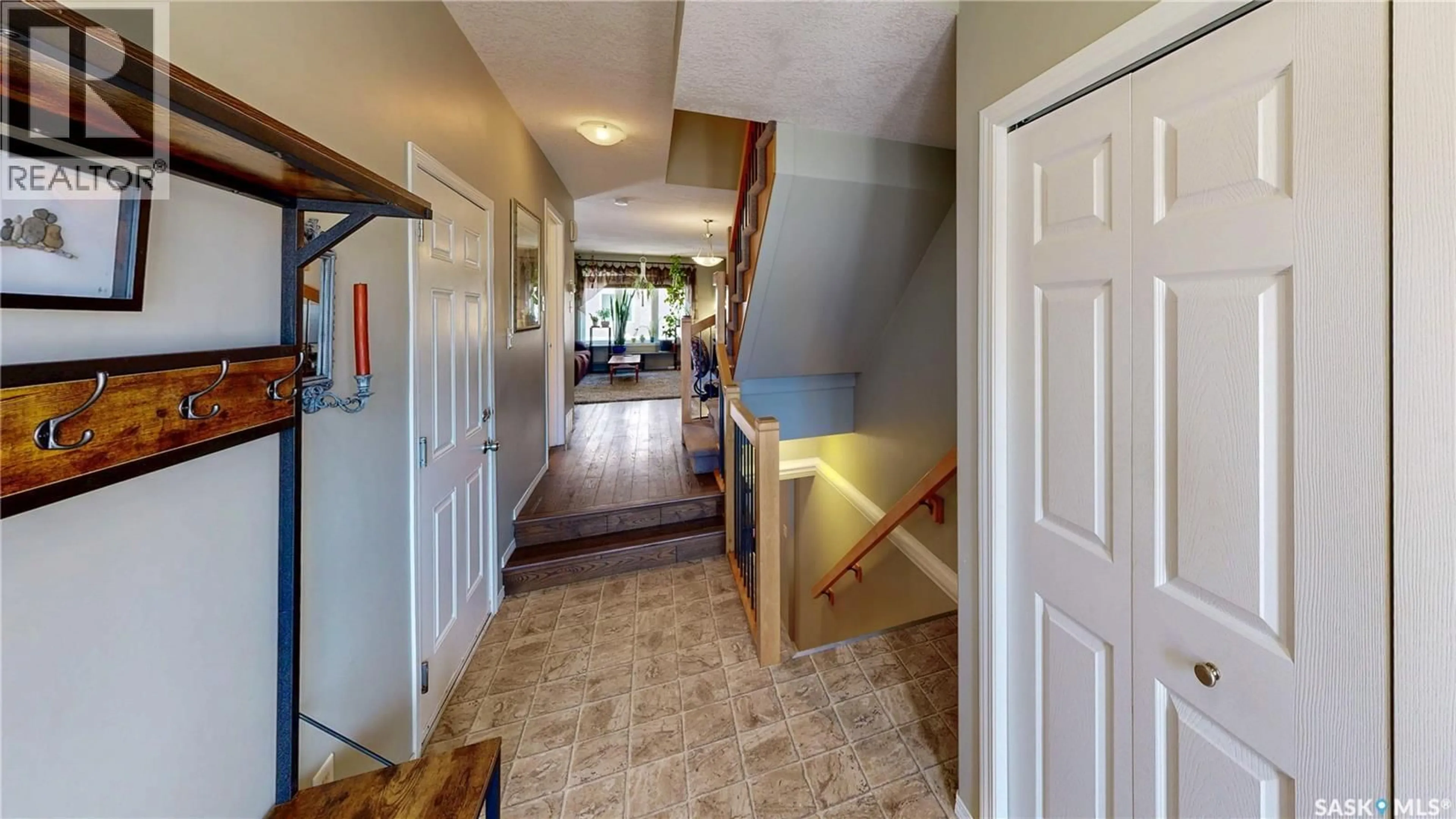 Indoor foyer for 22 - 2 QU'APPELLE CRESCENT, Balgonie Saskatchewan S0G0E0