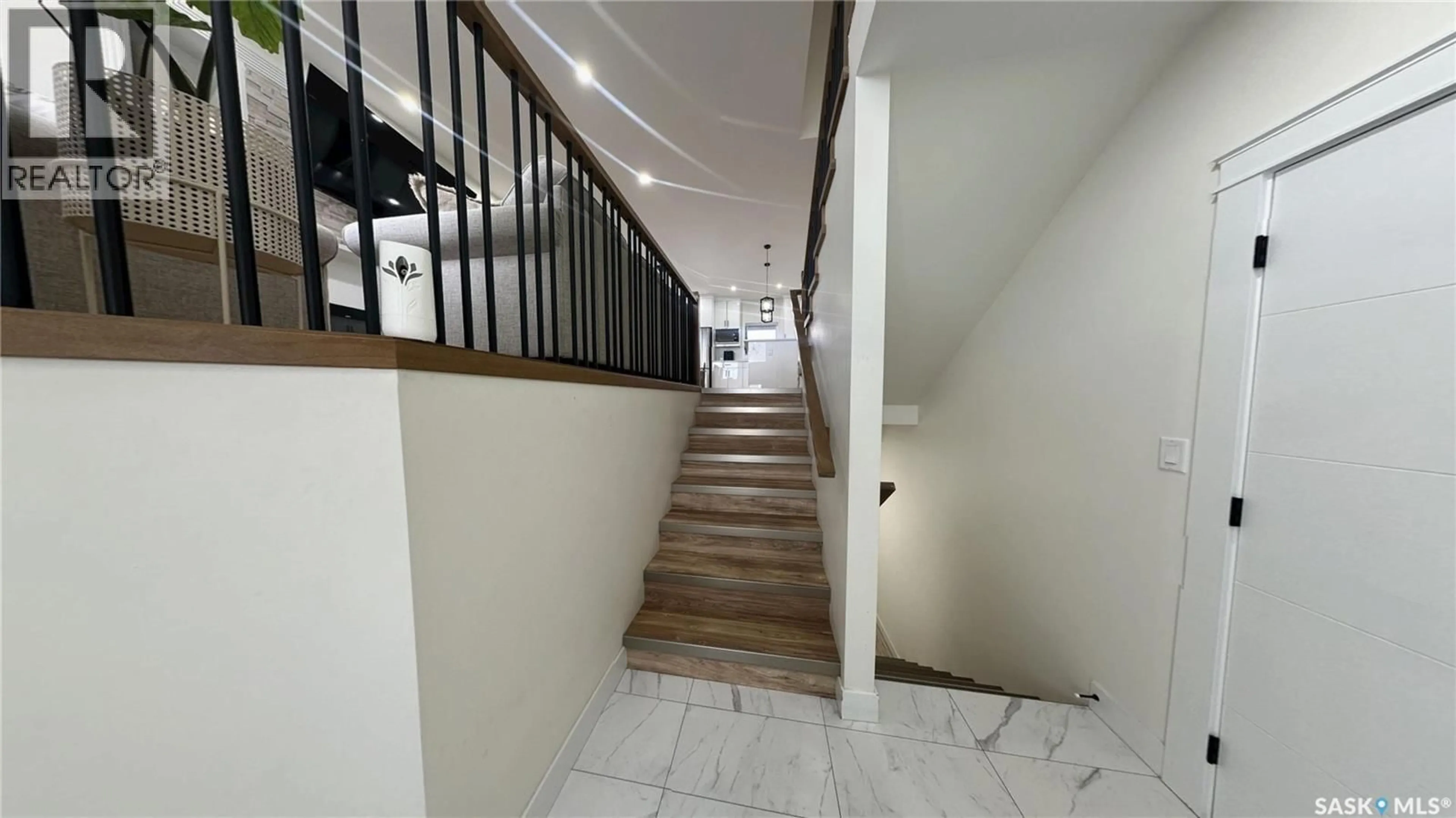 Indoor foyer for 2535 ROSEWOOD DRIVE, Saskatoon Saskatchewan S7V0L8