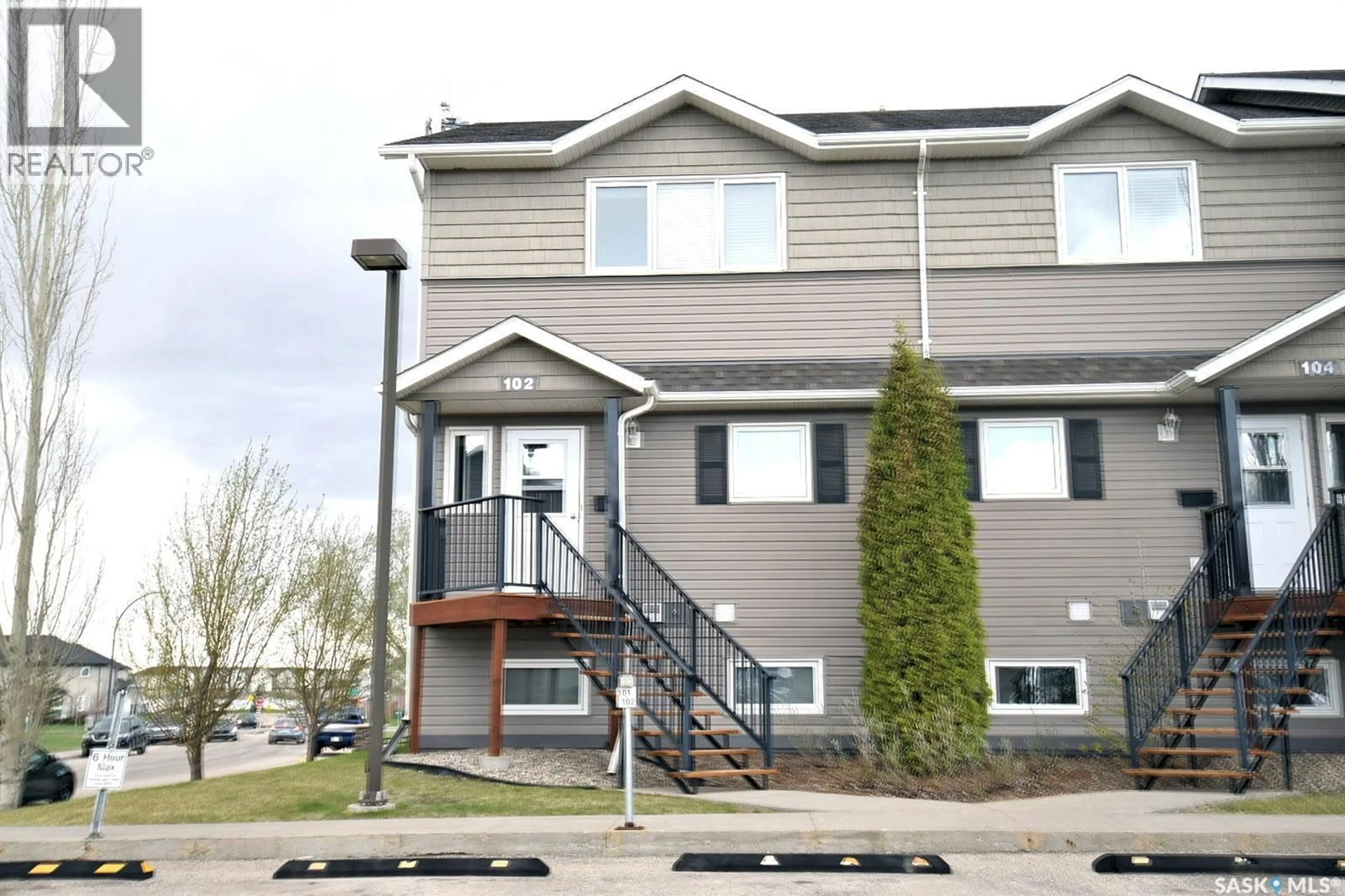 Home with vinyl exterior material, unknown for 1022 - 102 HAMPTON CIRCLE, Saskatoon Saskatchewan S7R0K3