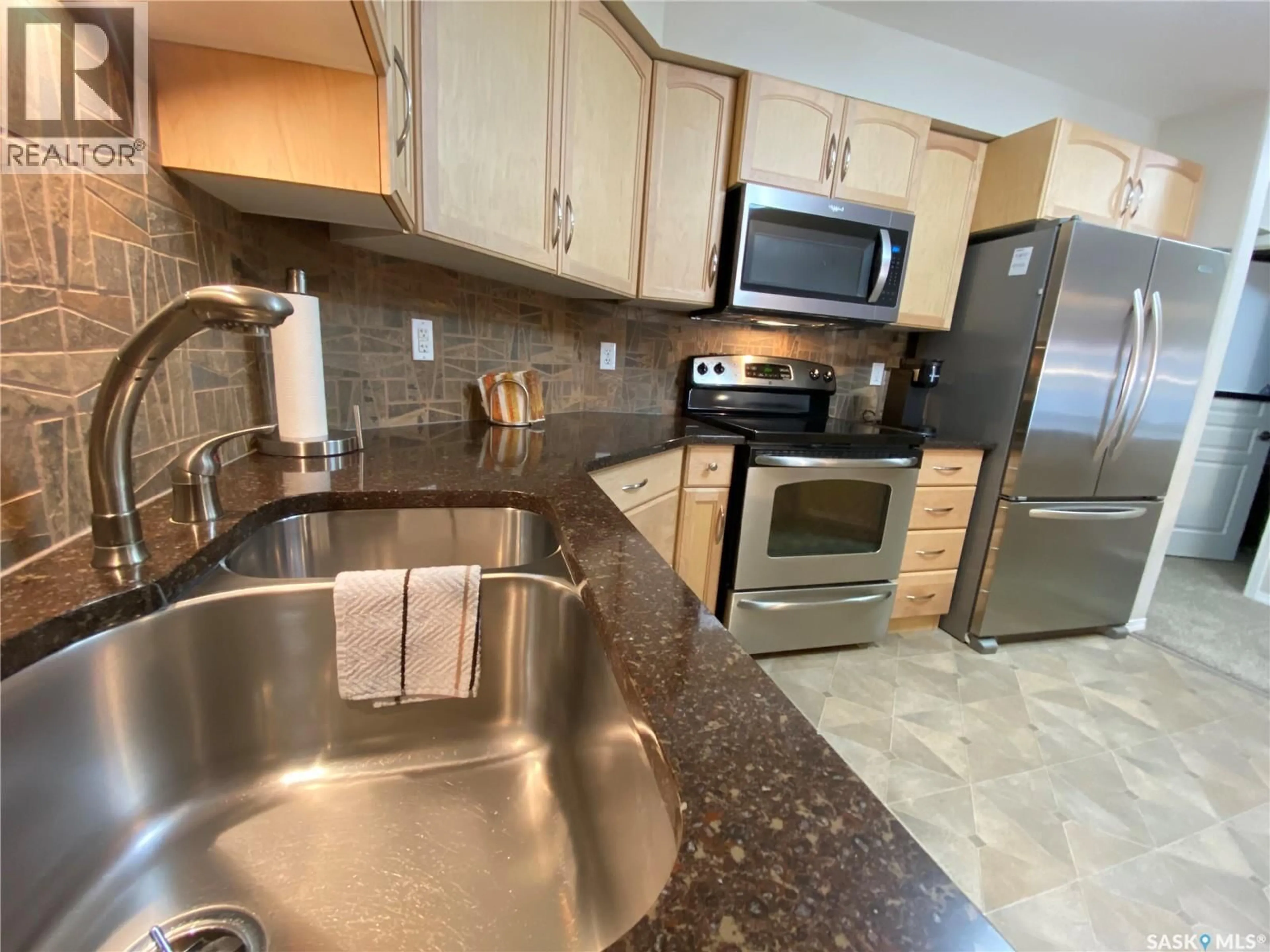 Standard kitchen, ceramic/tile floor for 306 - 345 MORRISON DRIVE, Yorkton Saskatchewan S3N3C4