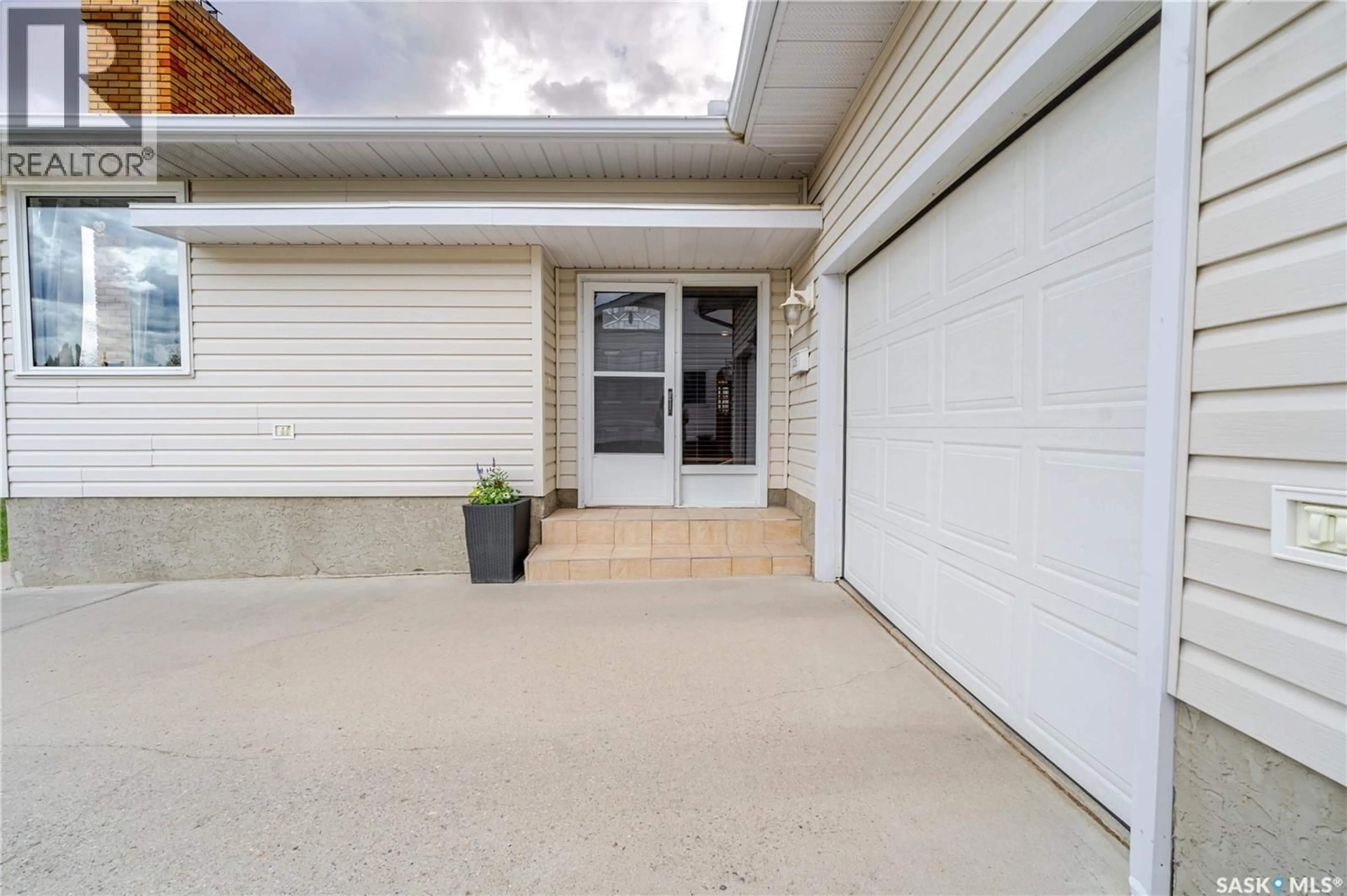 Unknown for 1325 KING CRESCENT, Moose Jaw Saskatchewan S6H3G3