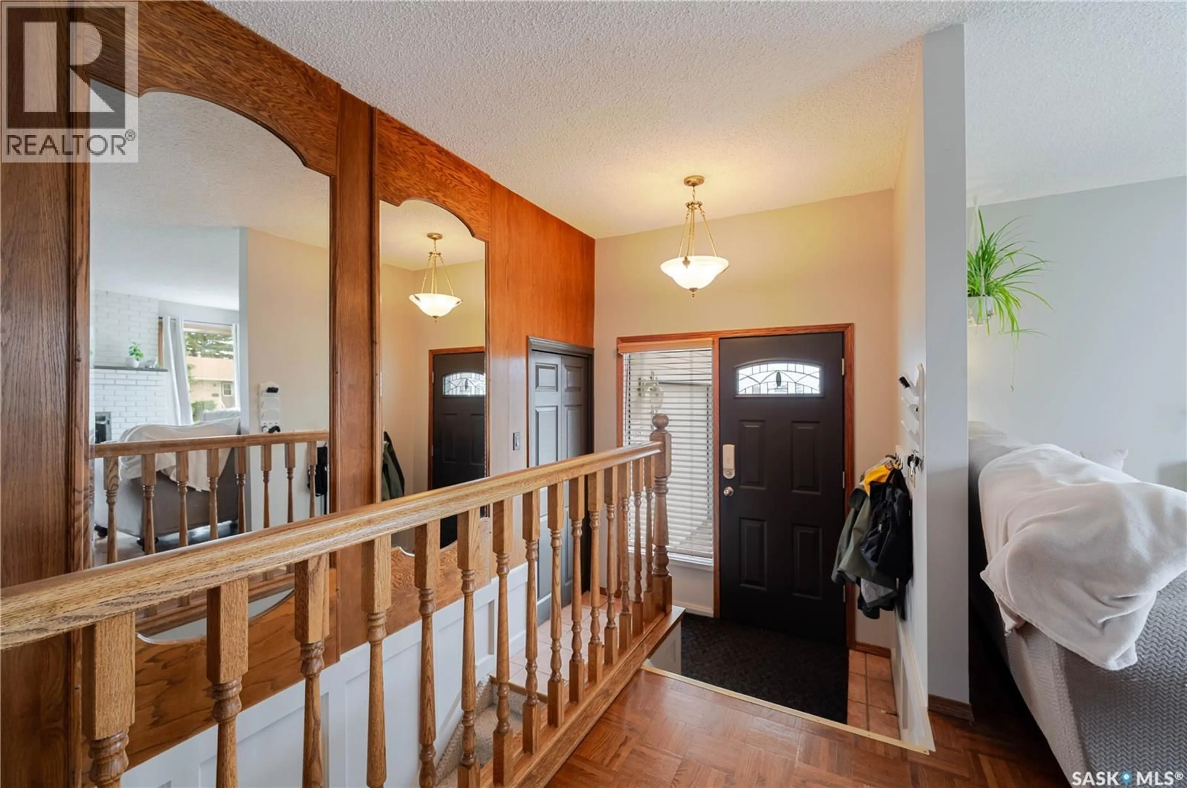 Indoor entryway for 1325 KING CRESCENT, Moose Jaw Saskatchewan S6H3G3