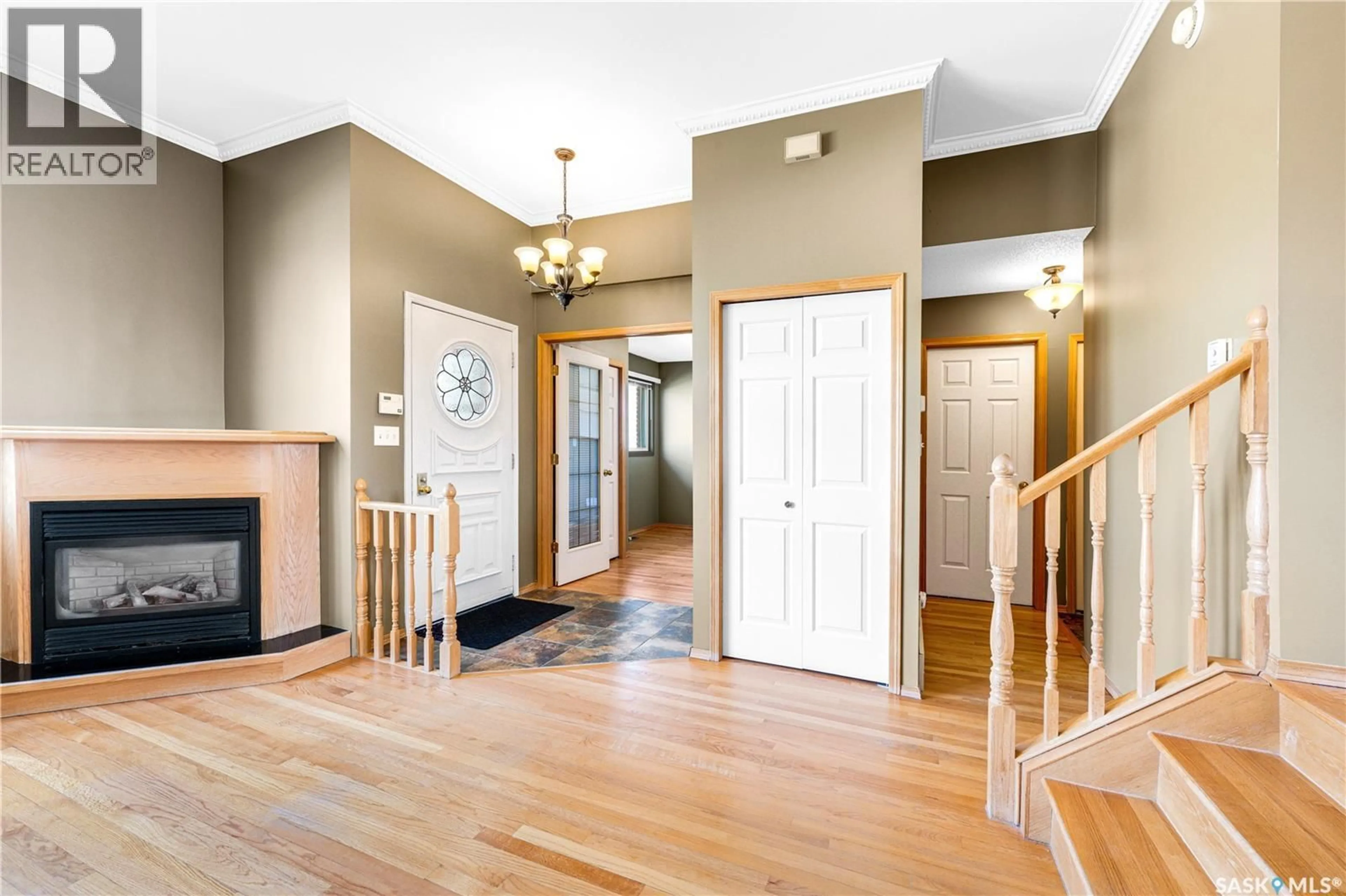 Indoor entryway for 6 107 REVER ROAD, Saskatoon Saskatchewan S7T0Y4